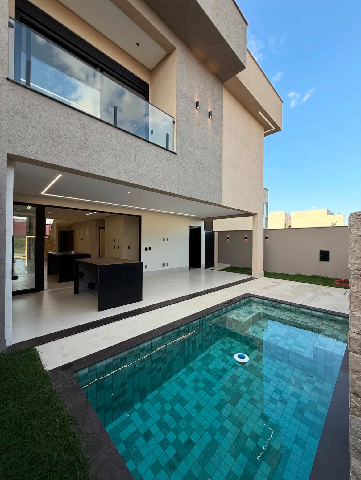 🏡 **SOBRADO DE ALTO PADRÃO | JARDINS SEVILHA**