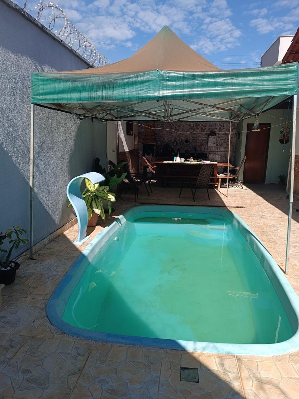 CASA 3 QUARTOS  -TRINDADE- 403M2