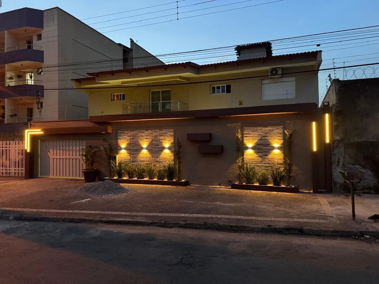 Sobrado completo no Setor Leste Universitário, ideal para quem busca espaço, conforto e localização estratégica.