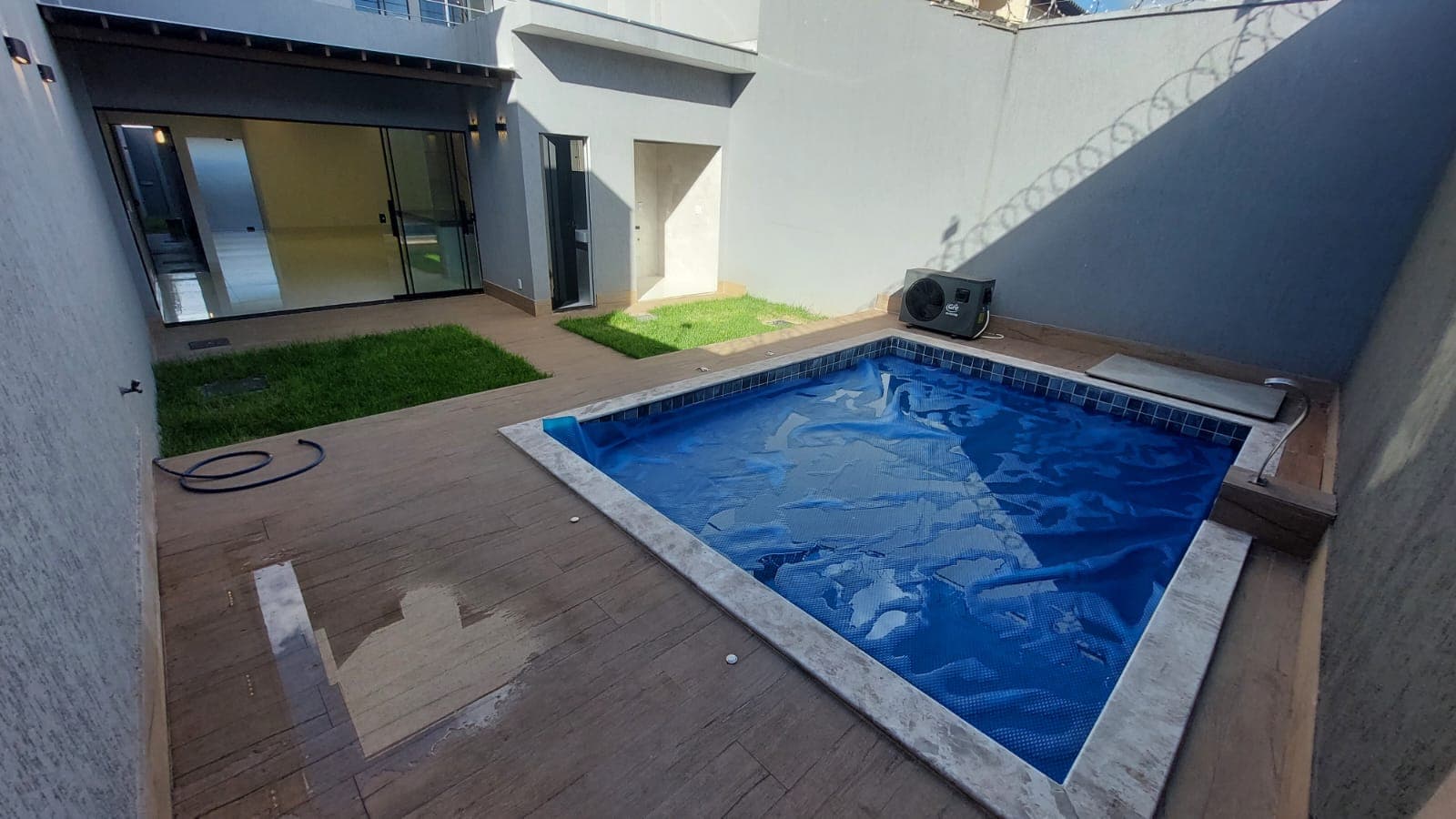 Sobrado 3 suítes quartos, mais piscina aquecida, Alto Padrão à Venda – Jardim Atlântico