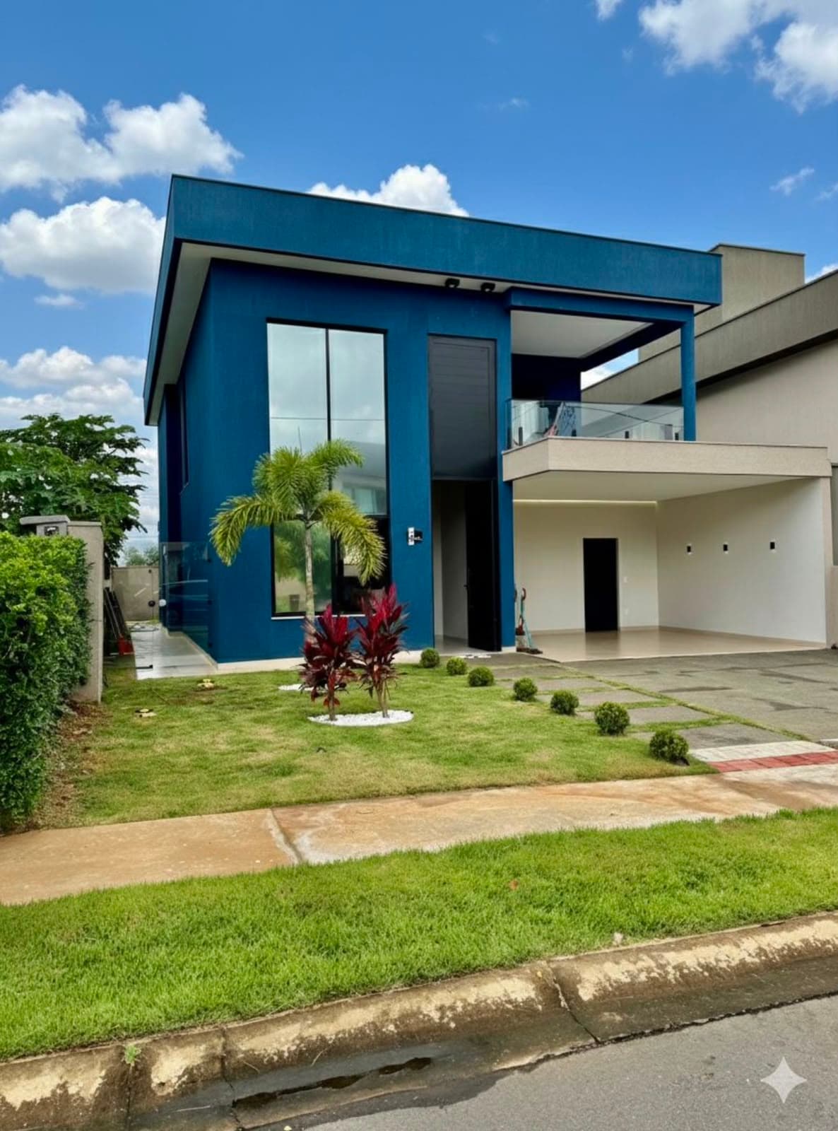 SOBRADO DE ALTO PADRÃO | PARQVILLE JACARANDÁ