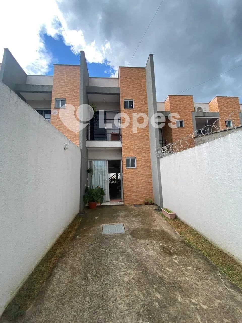 Sobrado no Setor Jardim São José  | 2 Suítes | Mobiliado e Decorado