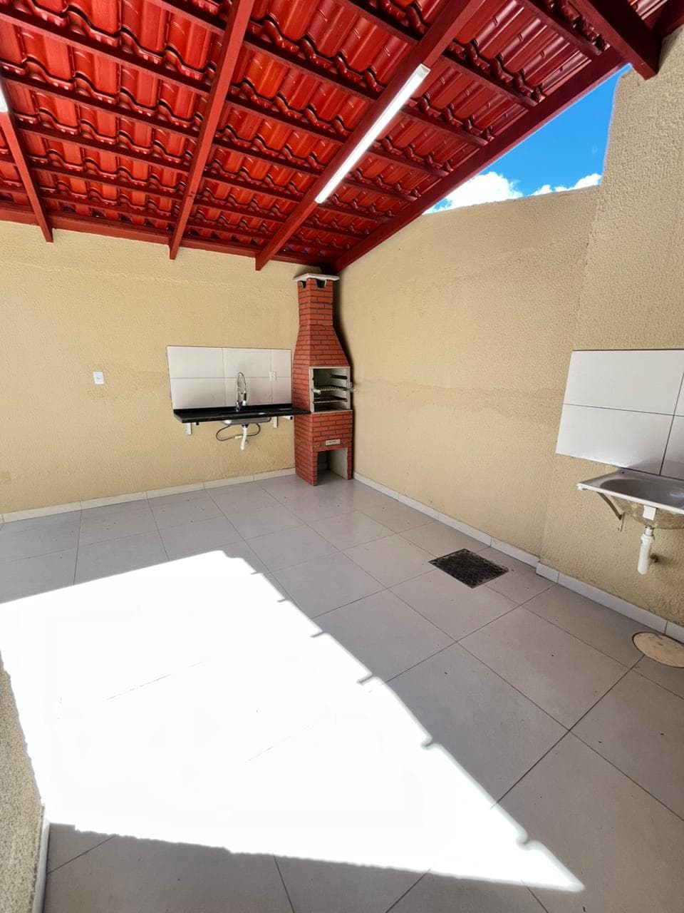 LINDA CASA A VENDA EM SENADOR CANEDO