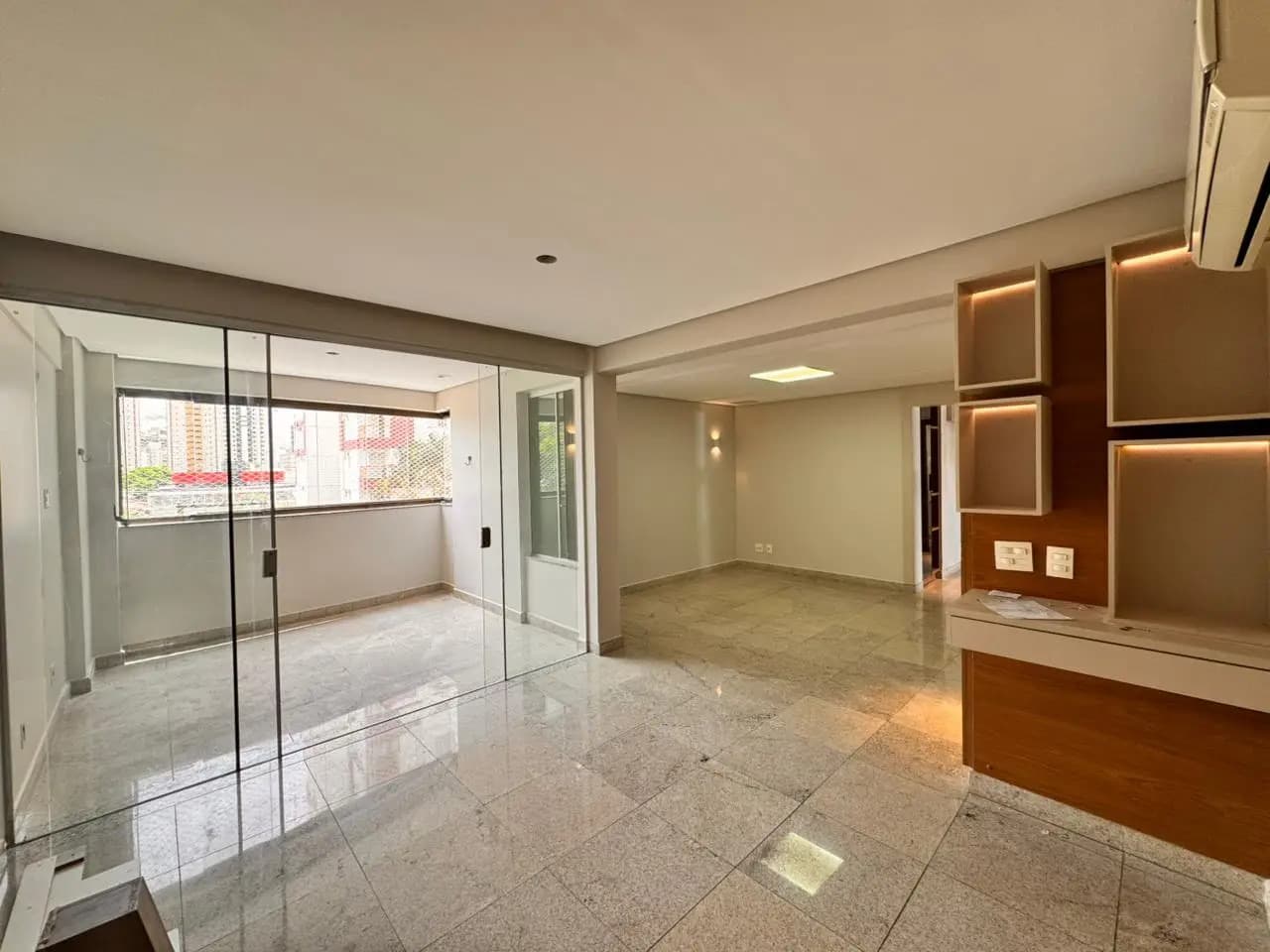 Apartamento 4 suítes no Setor Bueno