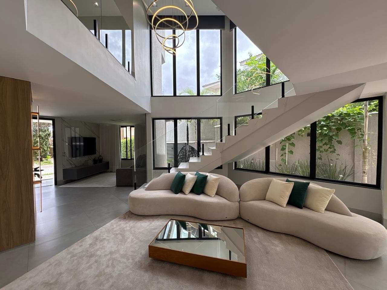 🏡 Sobrado Alto Padrão – Jardins Madri | Mobiliado