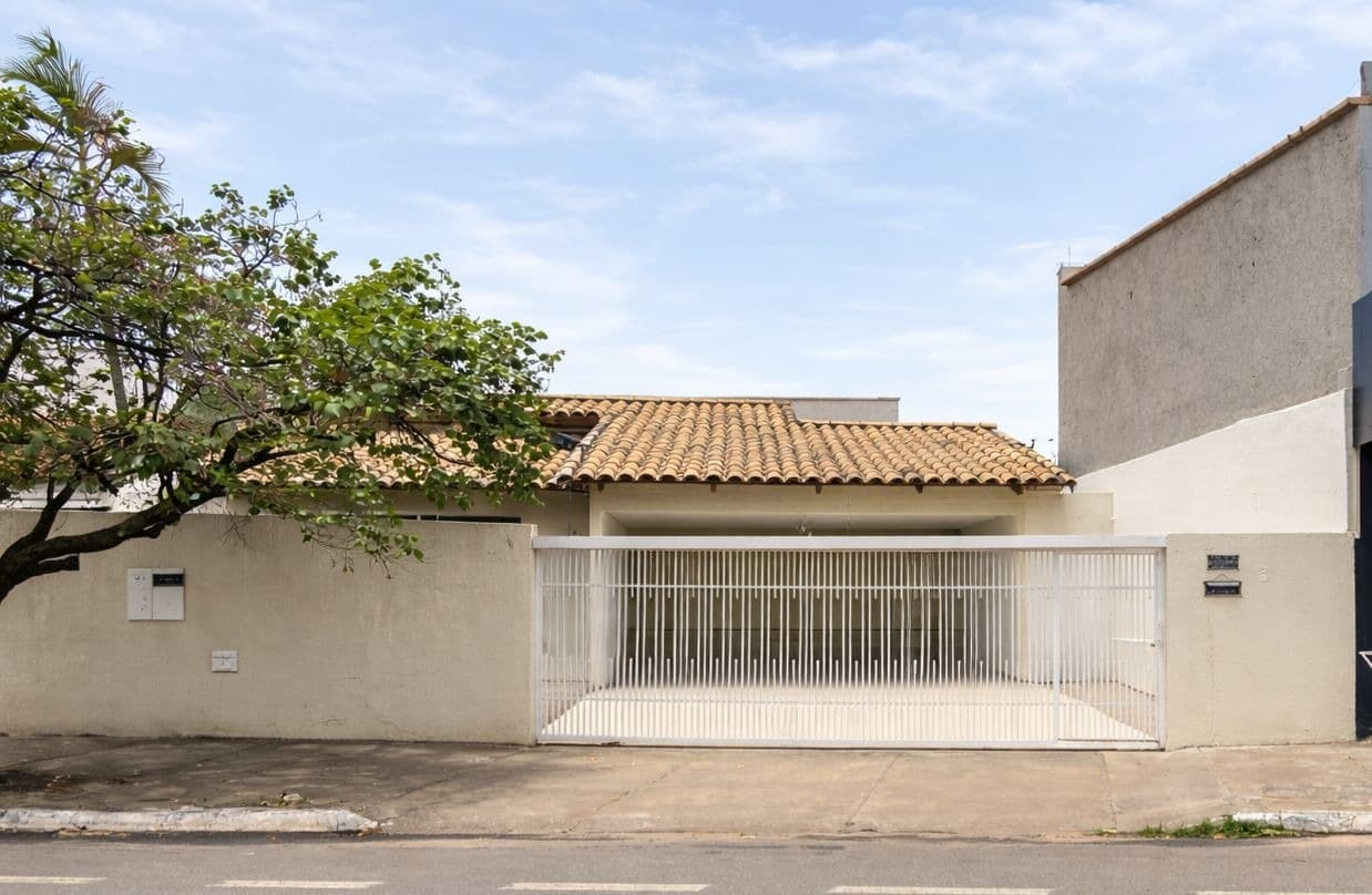 Casa com 3 Quartos uma suíte, e Garagem para 4 Carros 270 m² R$ 780 Mil e Acabamento em Porcelanato