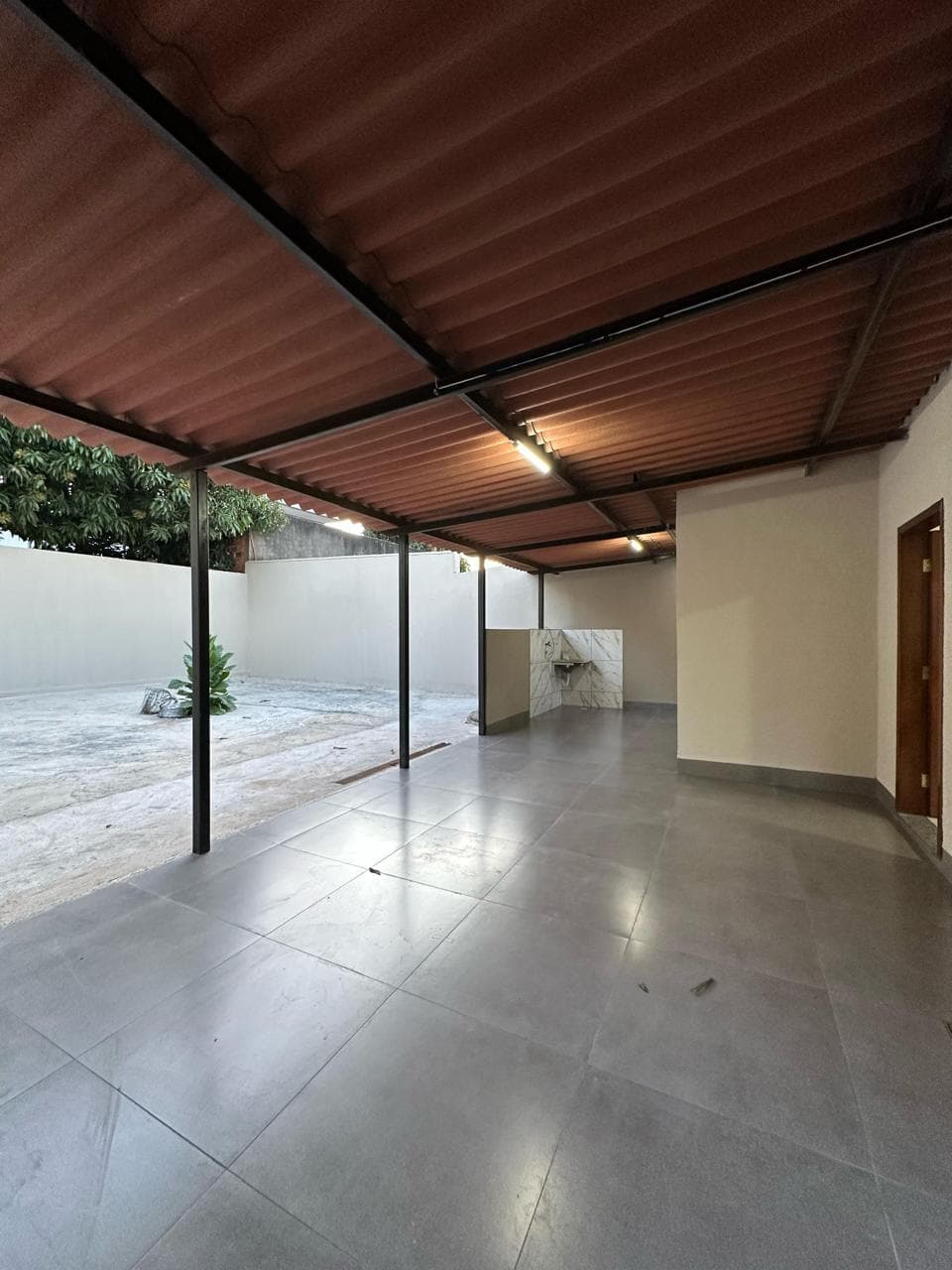 Casa Térrea à Venda no Jardins Alphaville | 3 Quartos  uma suite Terreno 300m²  Casa Reformada