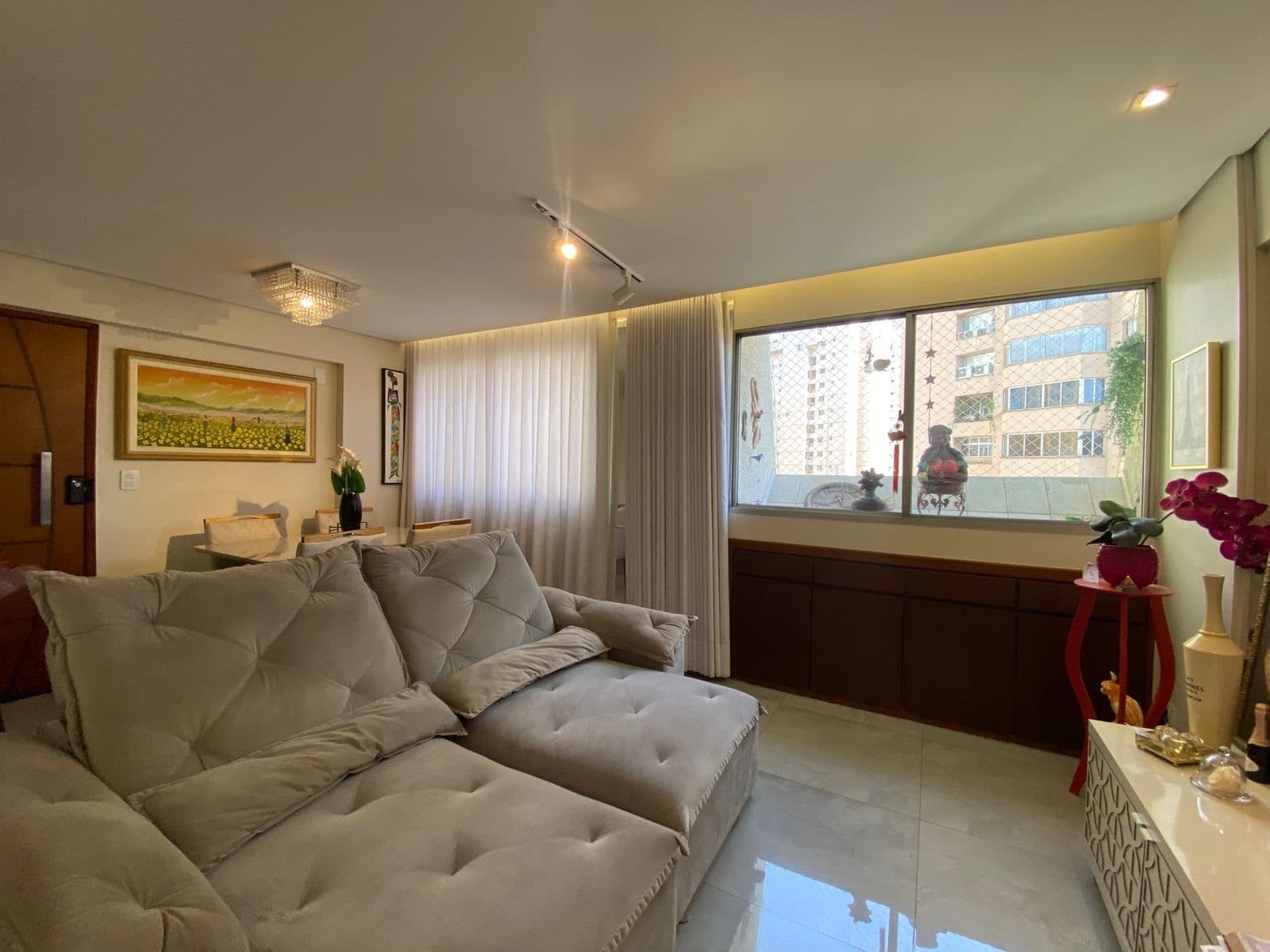 Apartamento com vista livre no Setor Oeste  Com 118 metros com 3 quartos sendo 1 suite