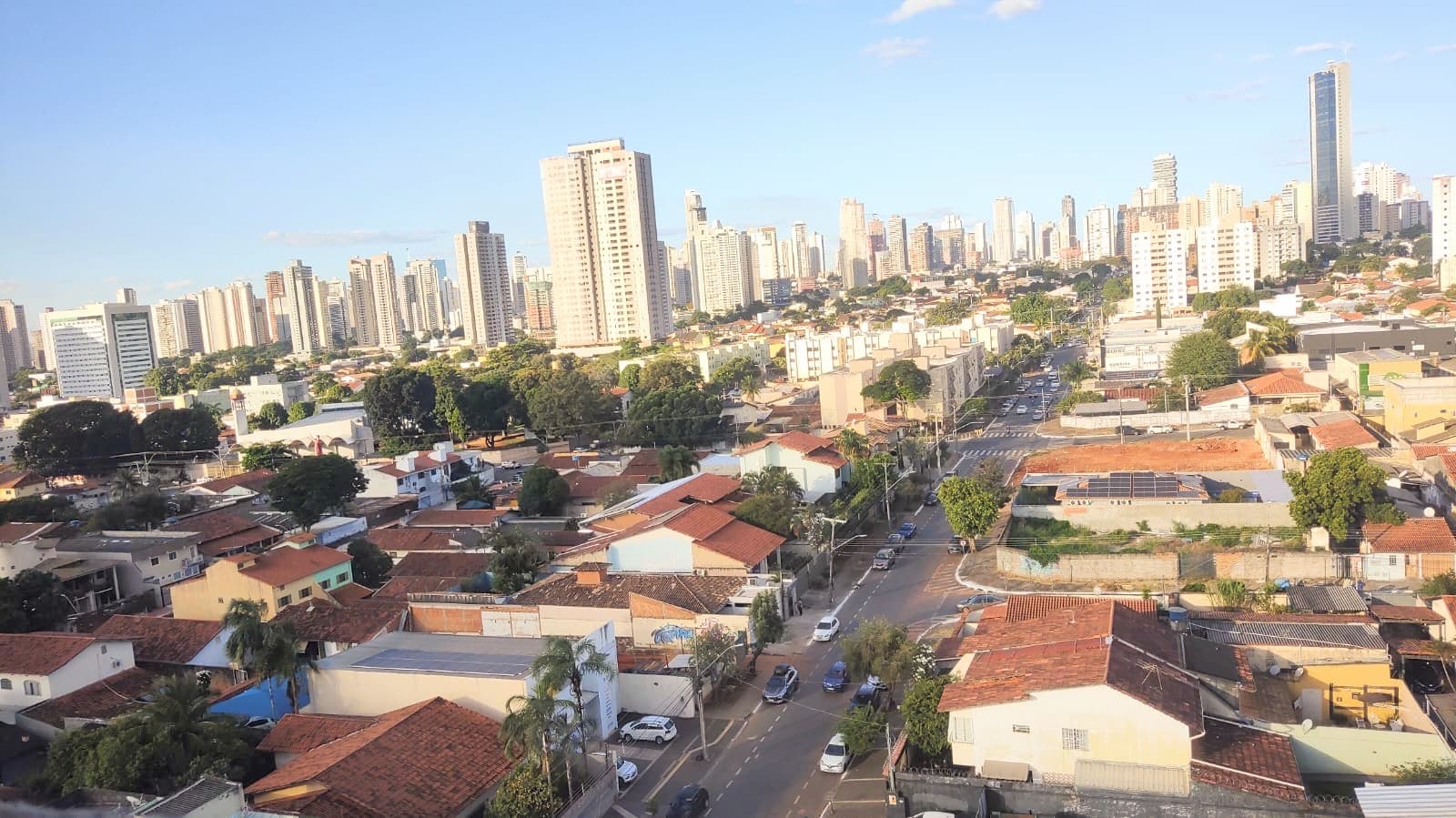 Apartamento próximo ao Goiânia Shopping Andar alto, nascente, “ Pedra Branca “