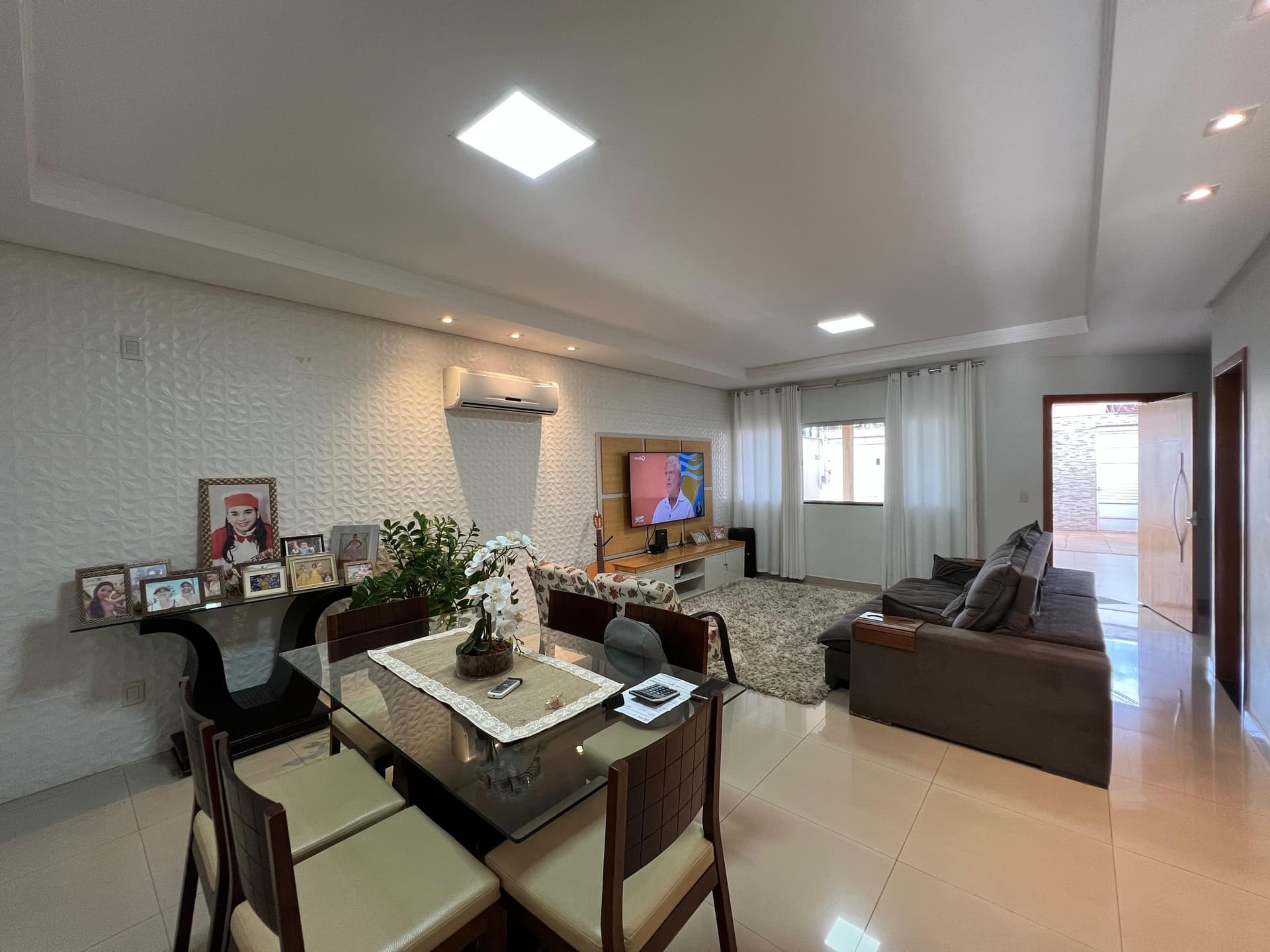 Casa Térrea com 3 Suítes | 220m² Construídos | Lote 494m² | 4 Vagas