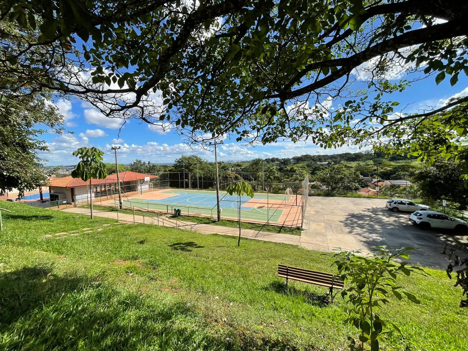 Casa venda Cond fechado 130M 3 Quartos uma suite, completo armários próx Santa Genoveva