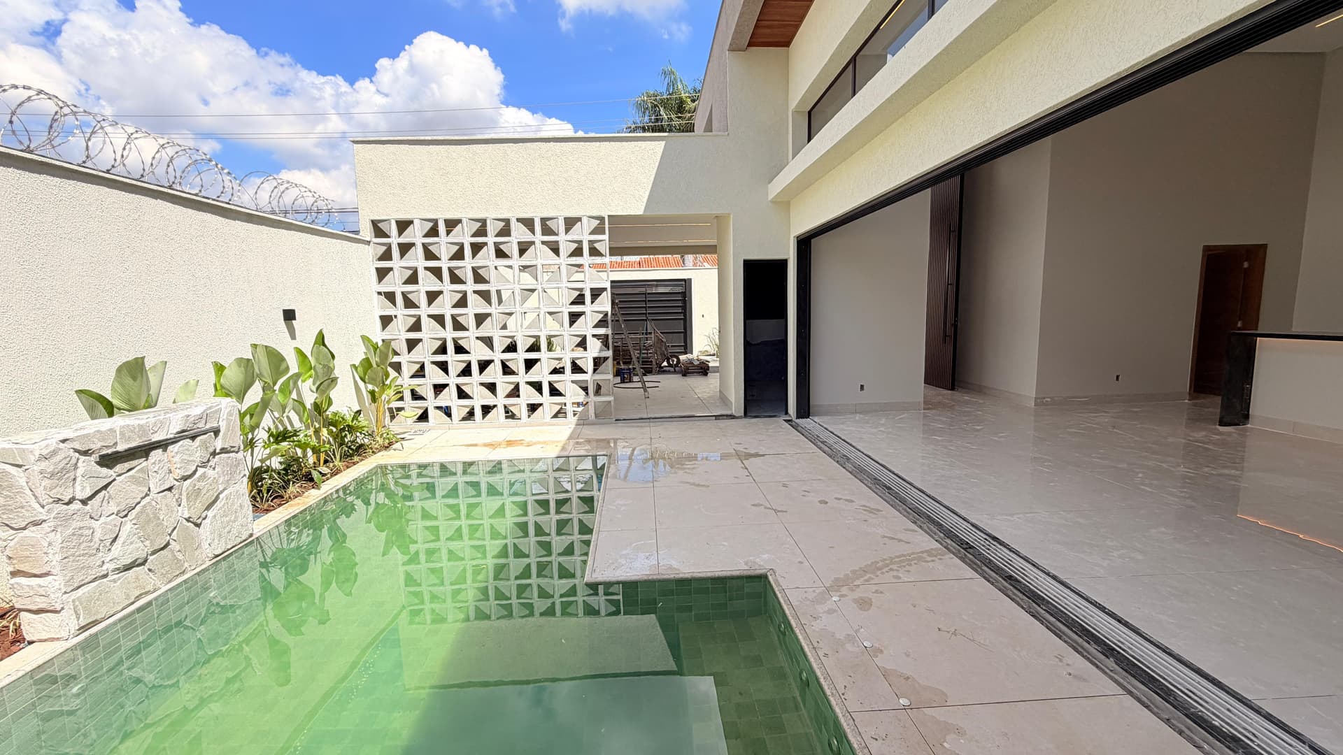 Casa Nova 4Quartos com suítes, sala ampla, sozinha lote,  e Espaço Home Cinema  Jardim Atlântico