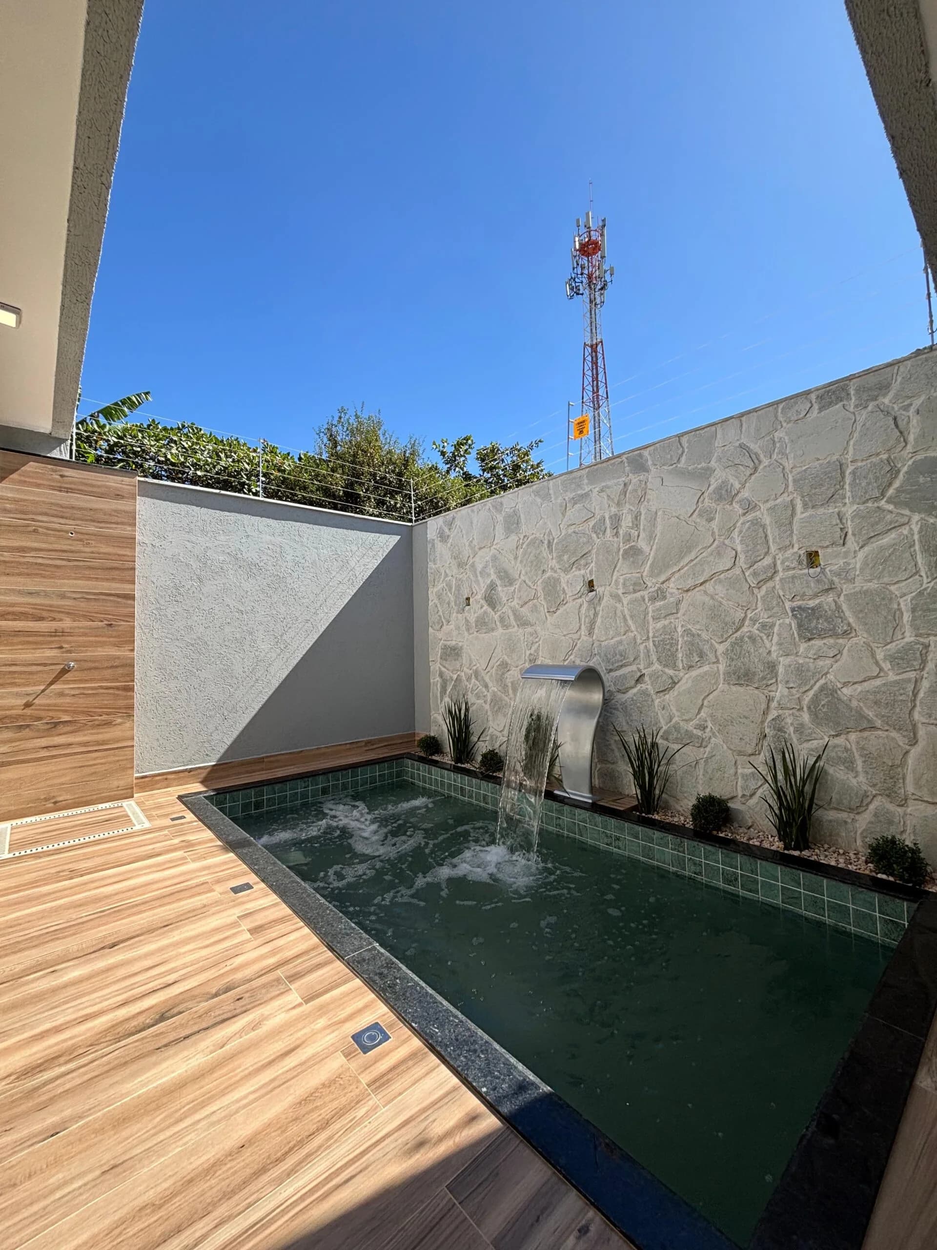 Casa Nova com Piscina e Hidromassagem 3 Quartos Uma Suíte Acabamento Premium, Iluminação, Piscina, Churrasqueira e Pé-Direito Duplo
