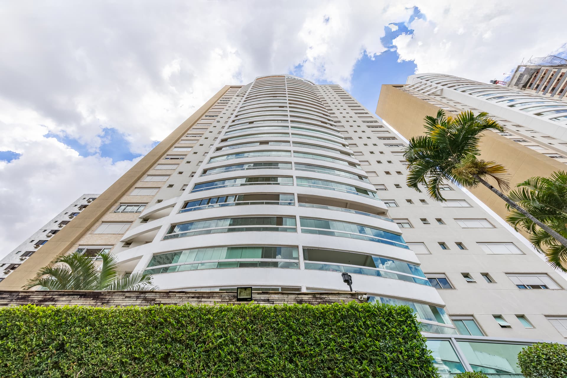 Apartamento de Alto Padrão com Ampla Varanda Gourmet  com 3 suítes no Setor Marista