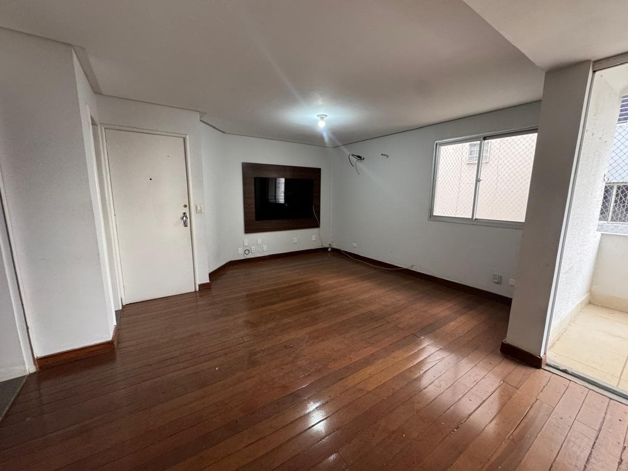 Apartamento 3 Quartos com 1 Suíte no Setor Bueno – 108m² com armários uma vaga- Goiânia Goias