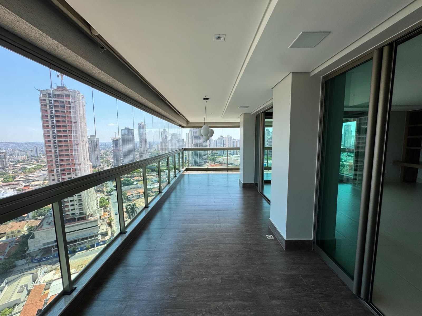 RESIDENCIAL PÁTIO SUÍÇA – Apartamento de Alto Padrão- 4 suítres