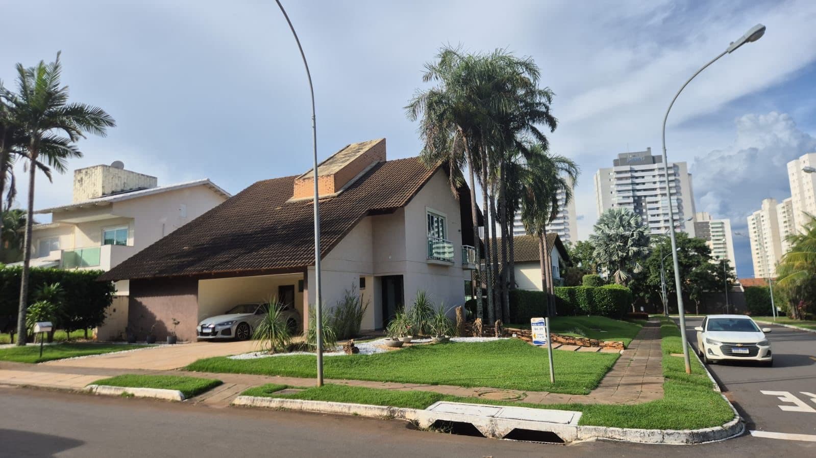 Exclusiva Casa de esquina no Condomínio Granville 4 quartos 1 suíte master