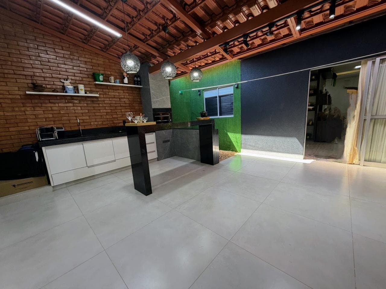 Casa com 3 Quartos e Área Gourmet com Churrasqueira  2 Vagas Imóvel Completo em Armários,