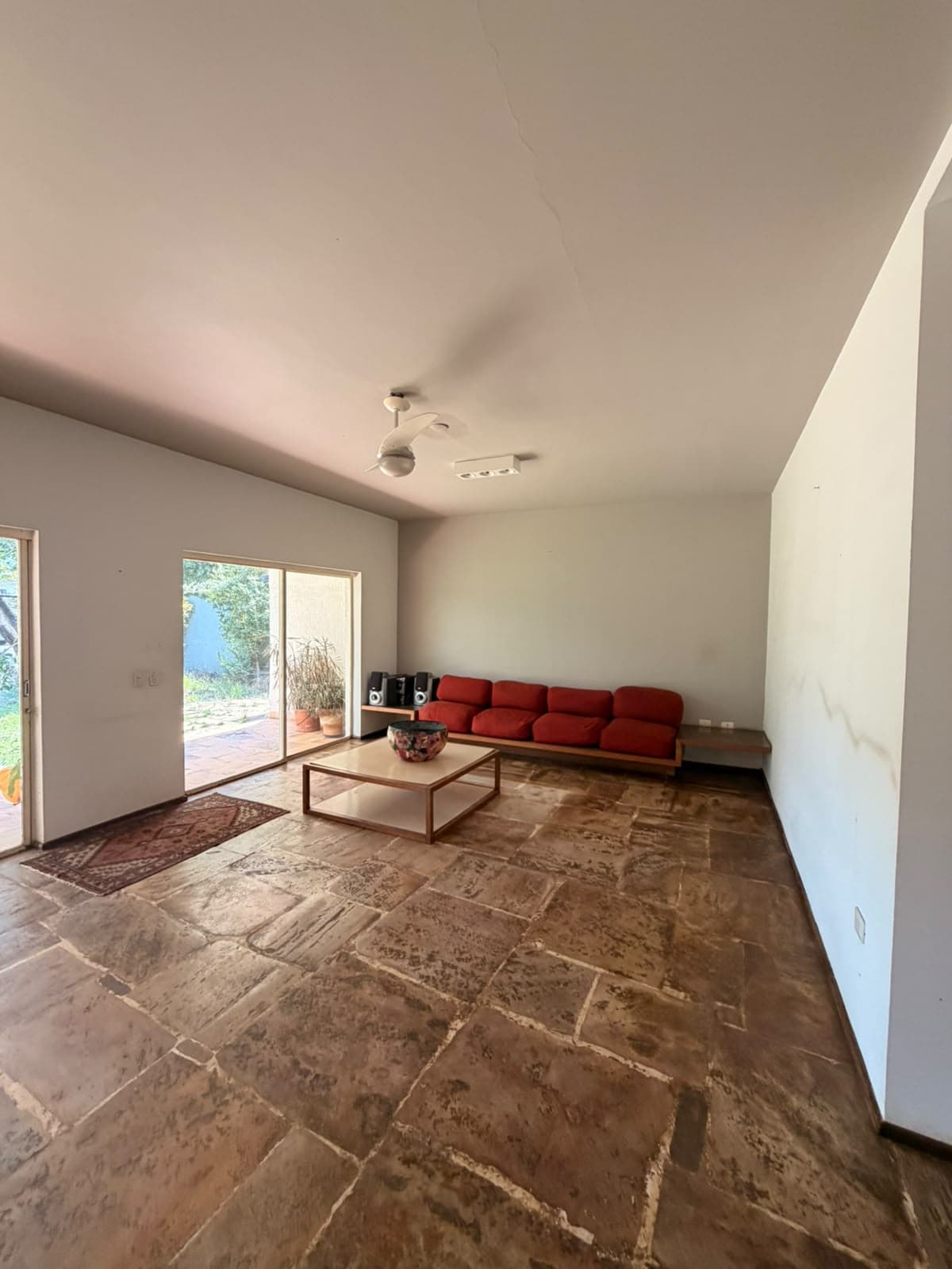 Oportunidade Investidor, Casa 4 Quartos com 540 m² no Setor Sul – R$ 998 Mil Casa Ampla com Jardim e Anexo de 100 m² – Setor Sul