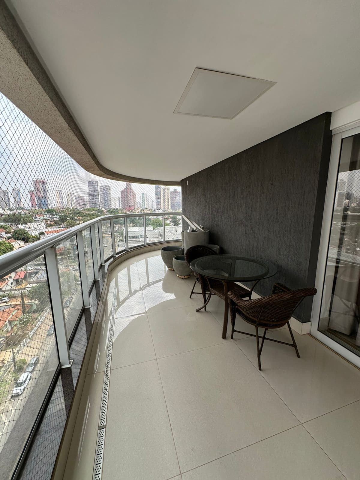APARTAMENTO NO EDIFÍCIO SINFONIA ECO DESIGNER COM LOCALIZAÇÃO PREVILÉGADA NO SETOR MARISTA.