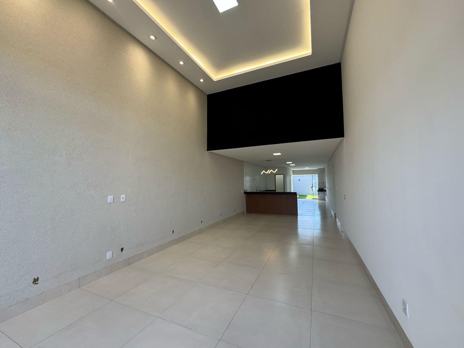 Casa de 3 suítes plenas, sendo 1 com closet , Quintal 300m² terreno, Buriti sereno