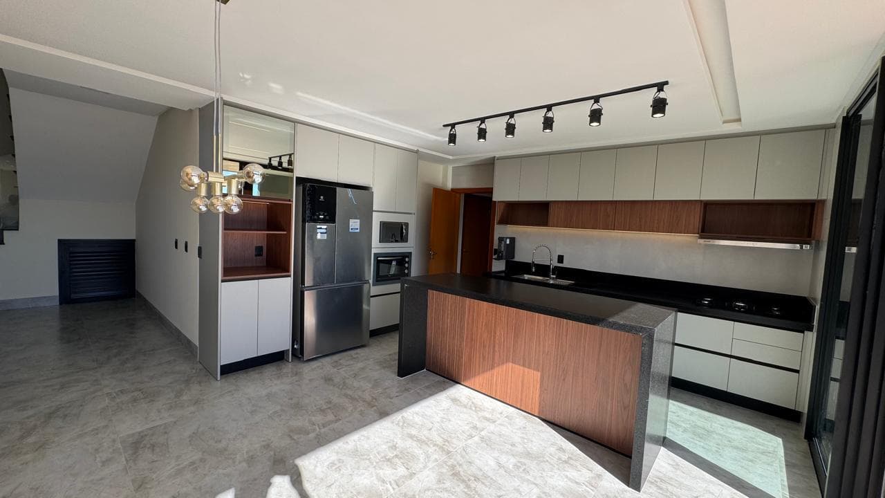 Sobrado Jardins Bolonha 183m²;  4 suítes plenas,3 superior e 1 inferior, Piscina Senador Canedo