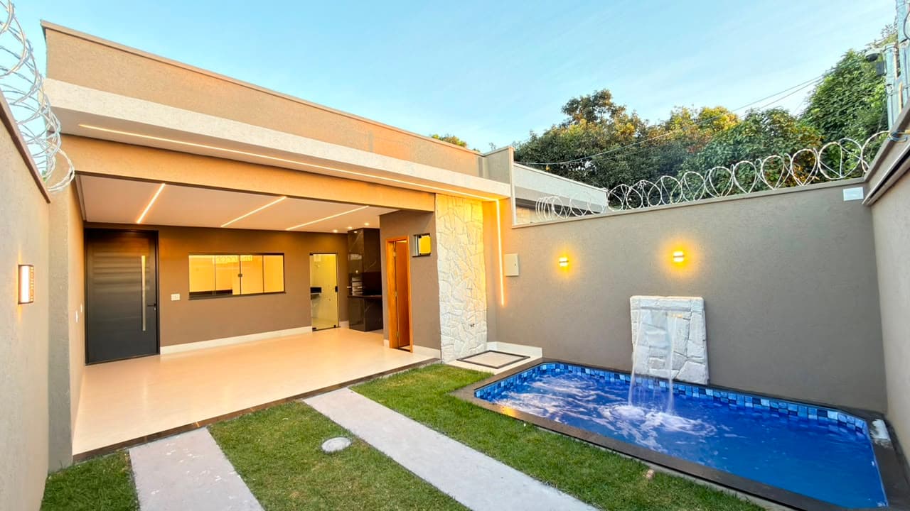 Casa Nova com Piscina e Hidromassagem, em  Frente ao Jardins Madrid 749.000 Mil por R$ 699 Mil  e Piscina