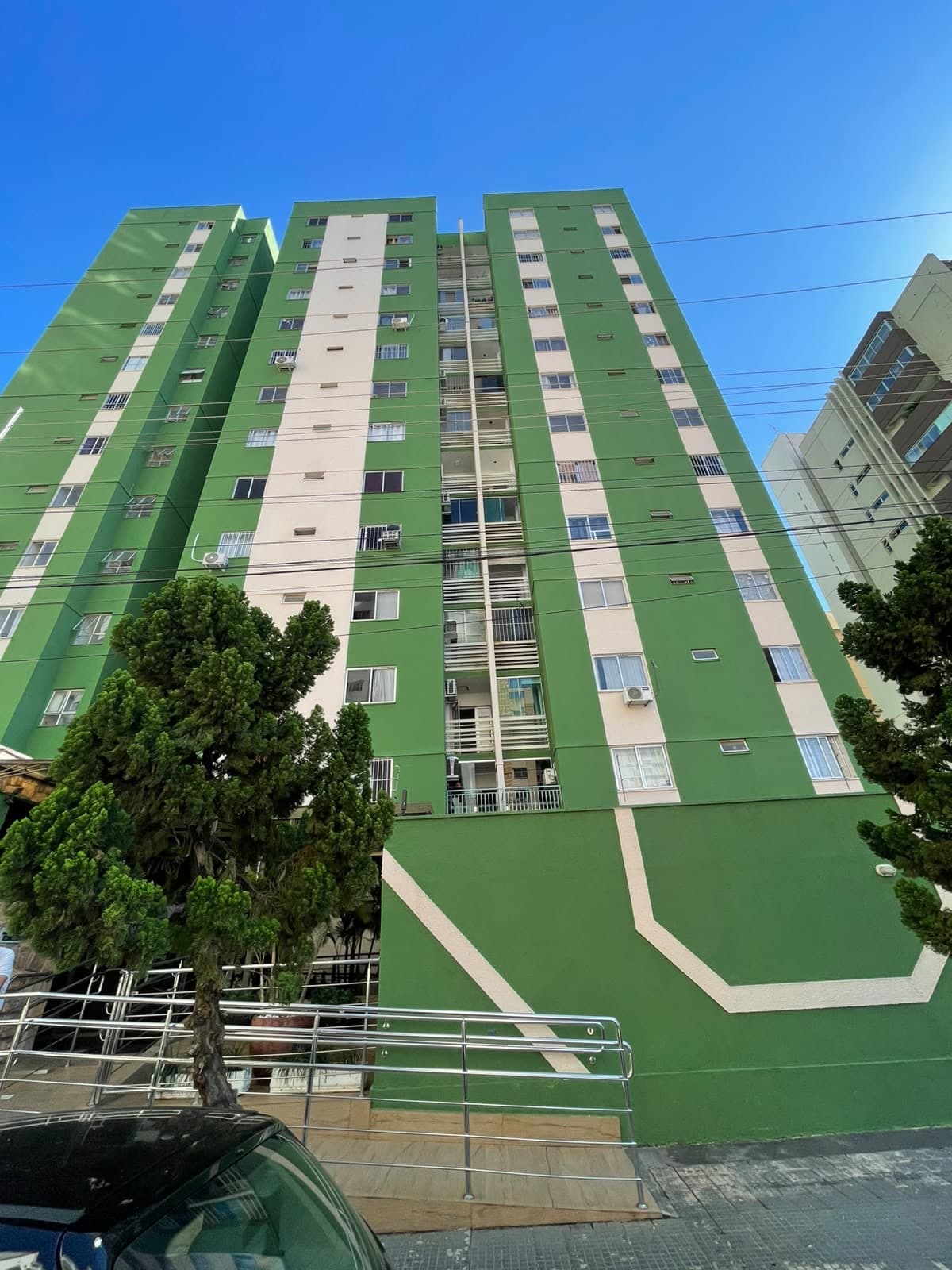 Apartamento com 2 quartos sendo 1 suite próximo UNIRV