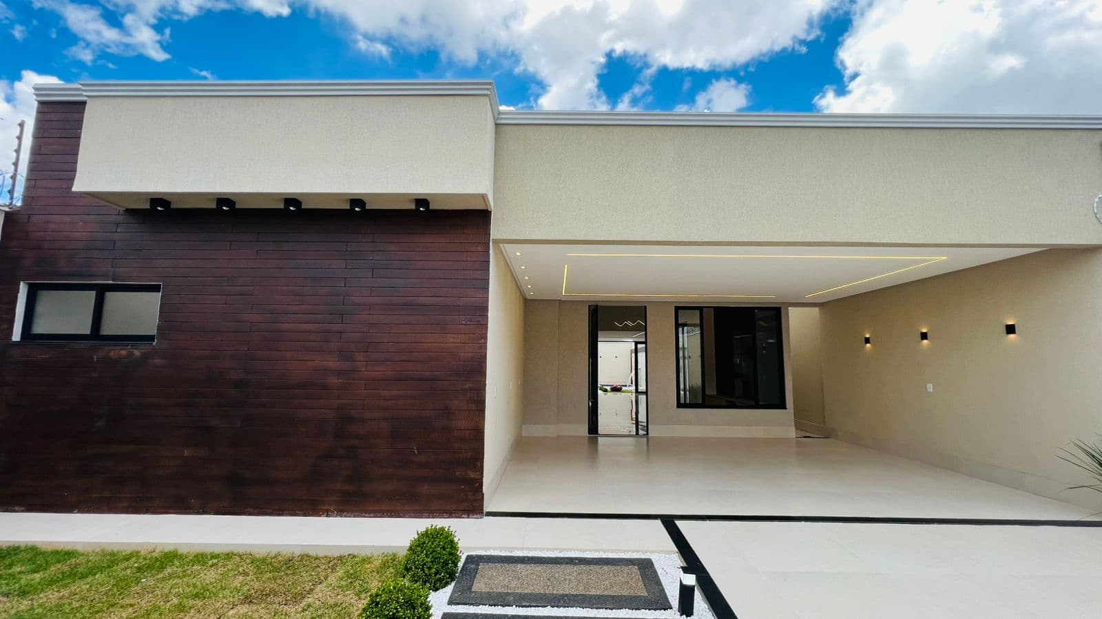 CASA - LOCALIZAÇÃO PRIVILEGIADA