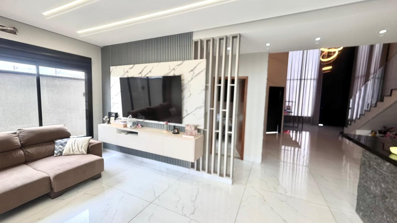 Sobrado Moderno no Condomínio Parqville Quaresmeira  📐 292 m² de terreno | 274 m² de construção