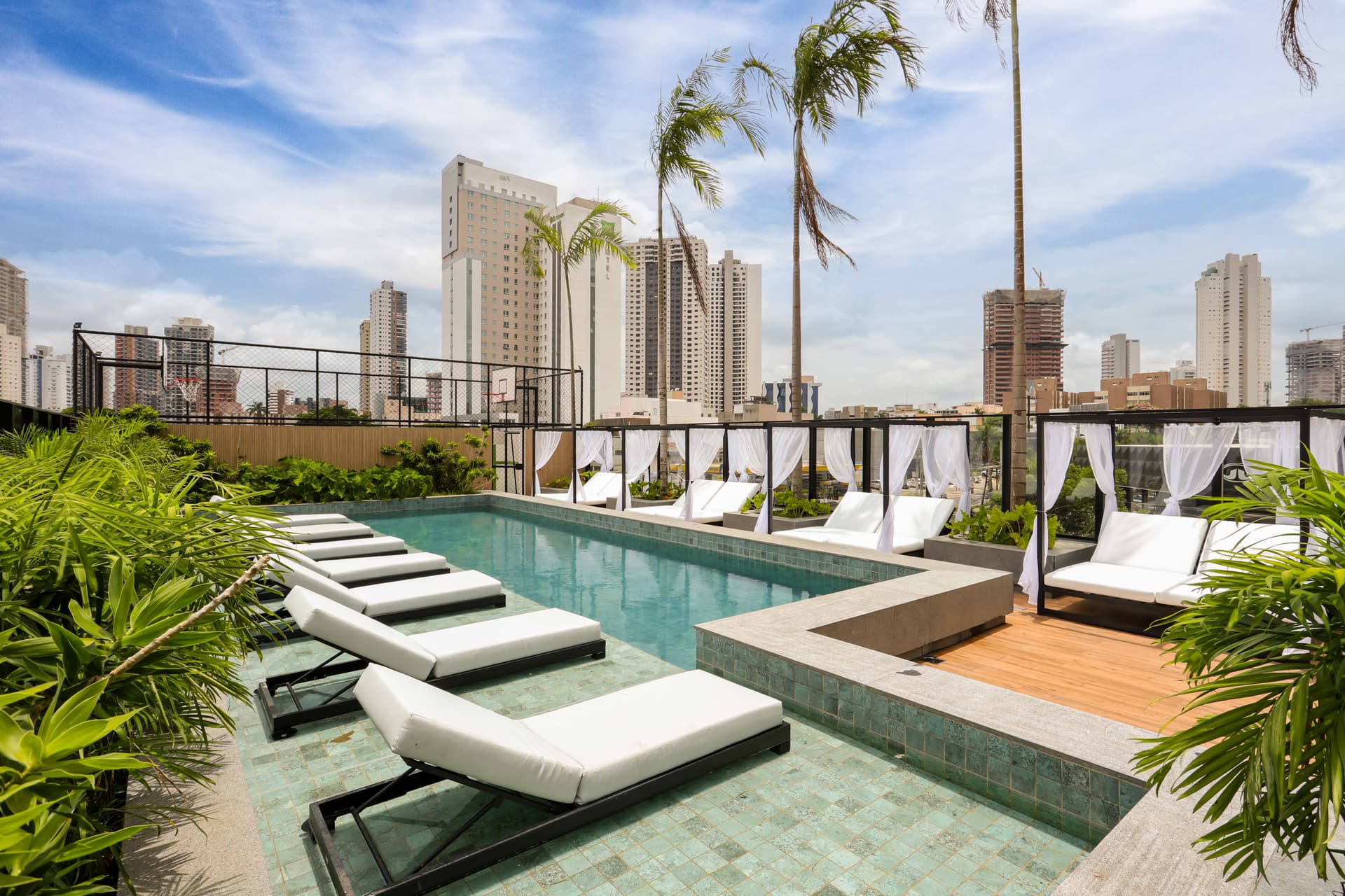 City Hub, com 2 suítes plenas, com mais 30 metros de terraço e  Hidromassagem!