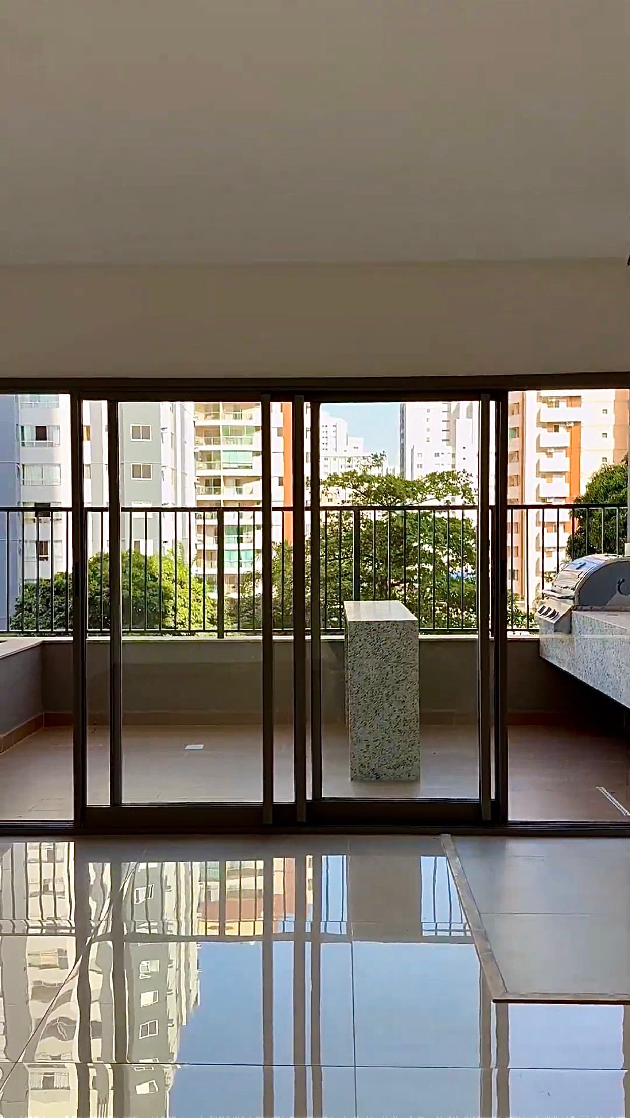 Apartamento recém entregue, em configuração única com Varanda externa com mais de 20 metros!