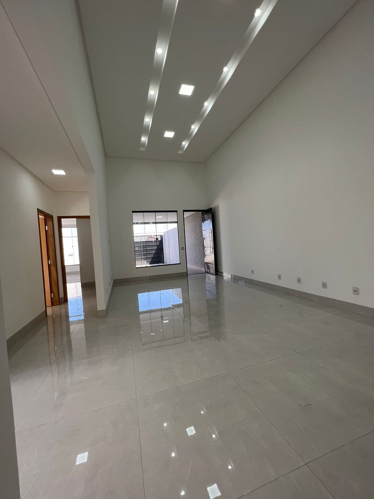 Casa Moderna com 3 Suítes e Varanda Gourmet Jardim Helvécia 151m², Acabamento de Qualidade Apararecida de Goiânia