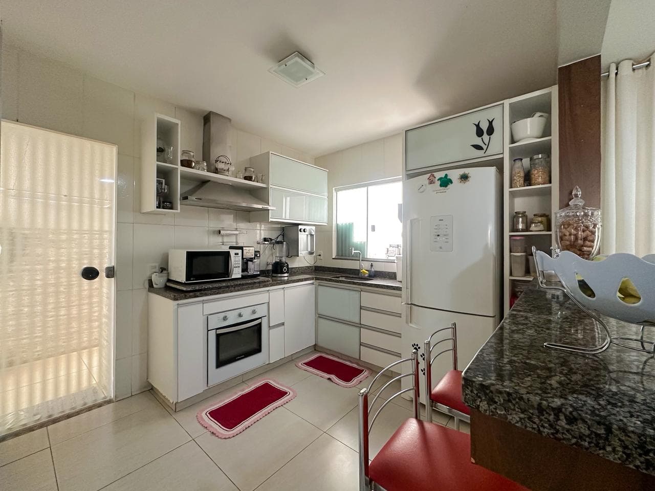 Sobrado Venda Jd Novo mundo 150 m² com 3 Quartos uma suíte, completo armários Goiânia