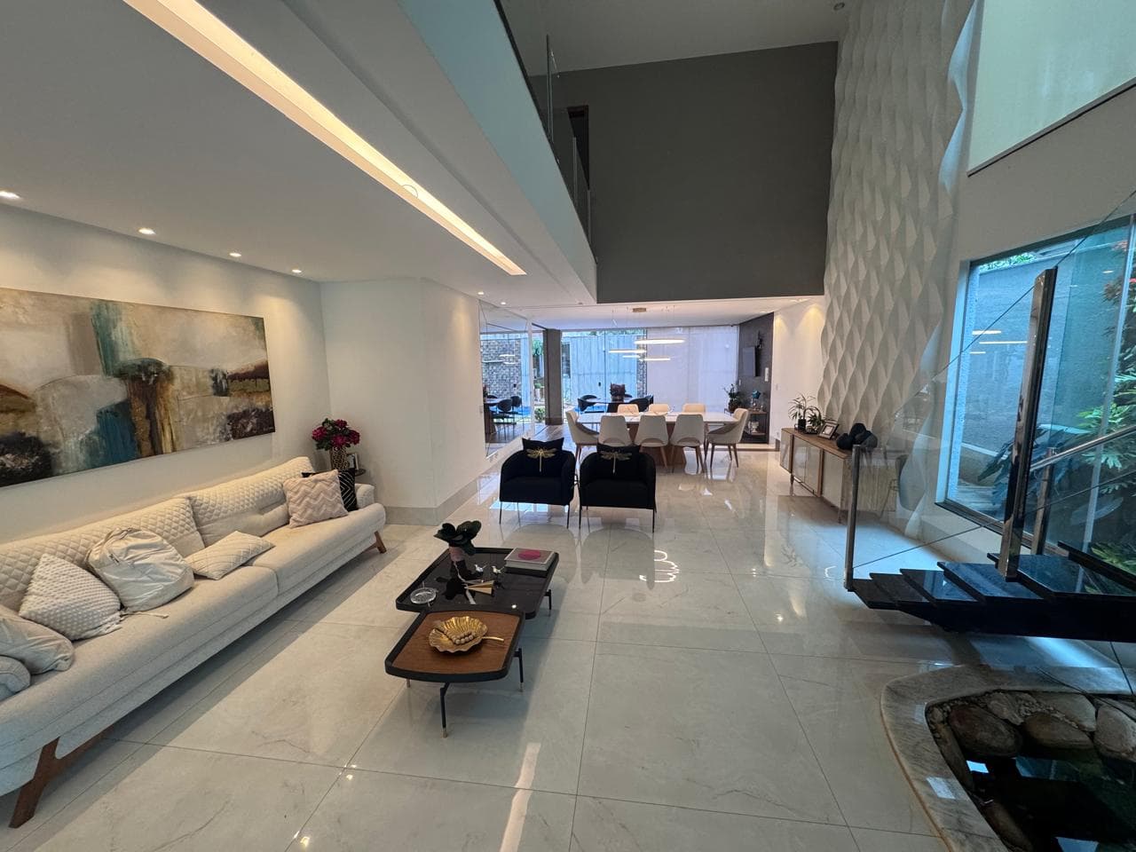 Sobrado  com 4 quartos à venda, 338m² - Jardins Madri