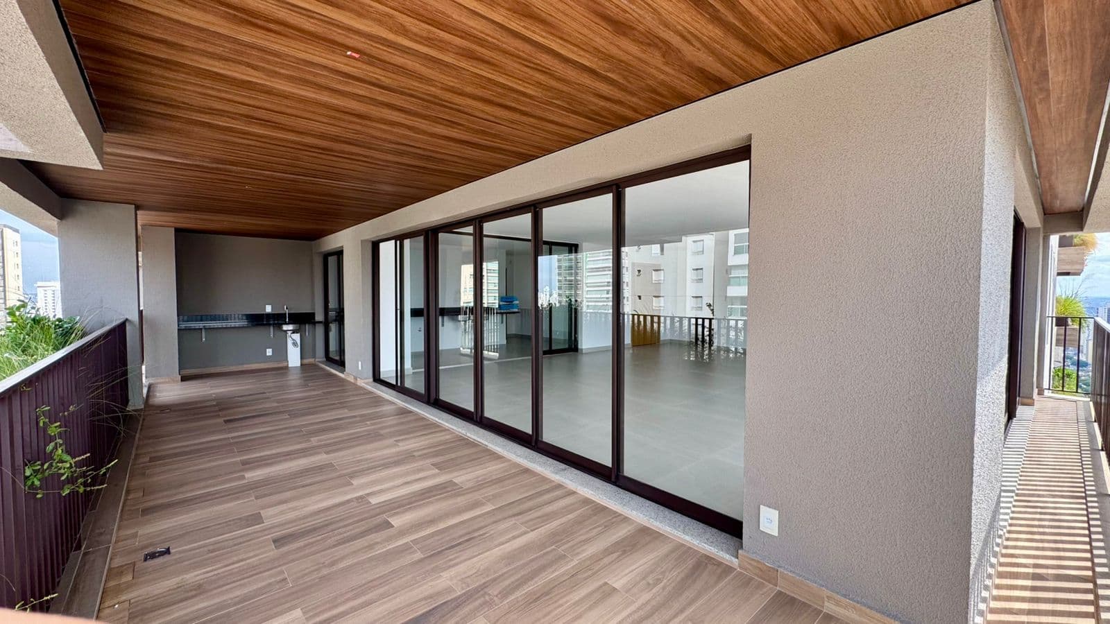 APARTAMENTO À VENDA NO SETOR BUENO DECK 23