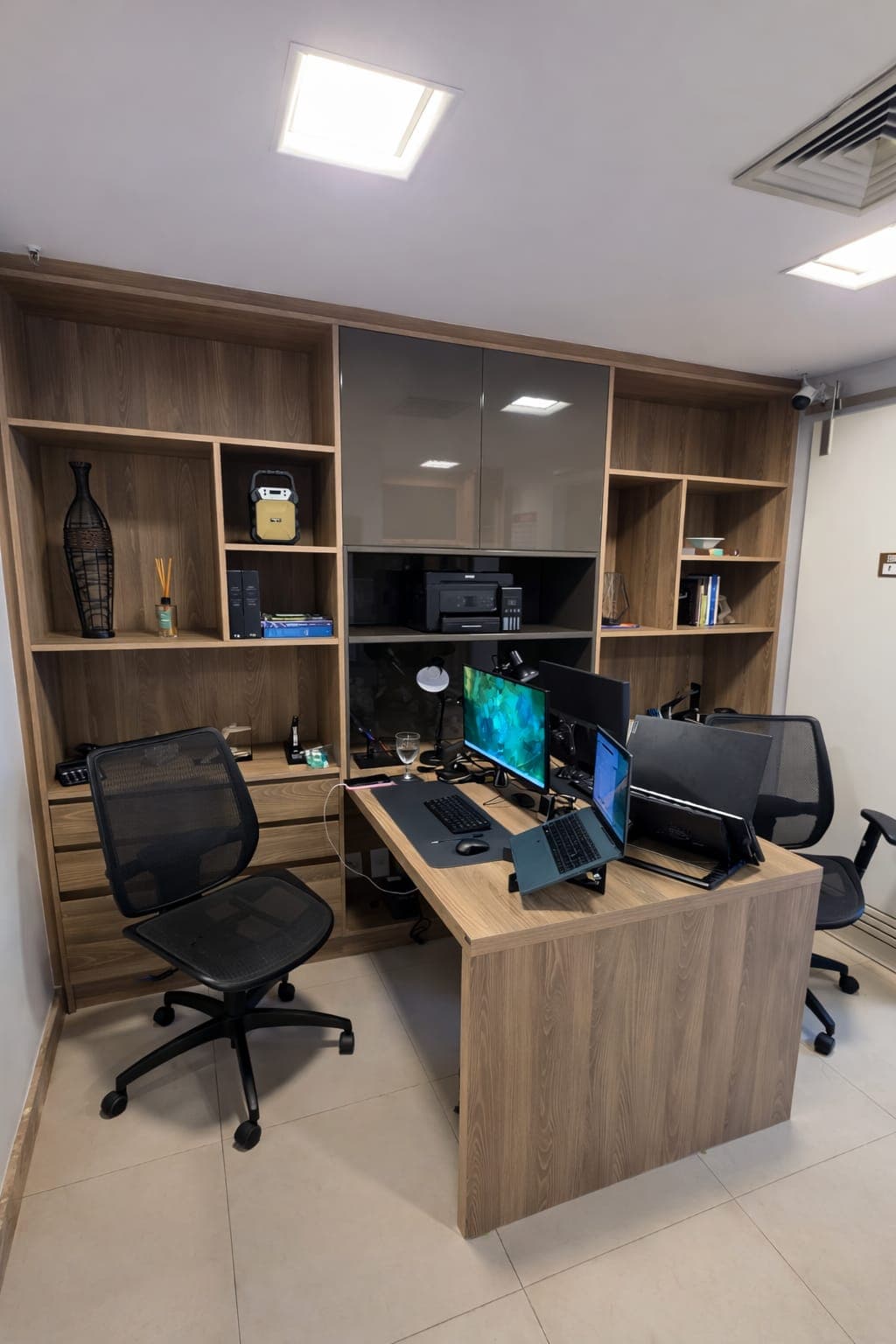 Sala Comercial Premium, no Ed. Office Flamboyant, com 3 Ambientes e Estrutura Tecnológica - Jd. Goiás