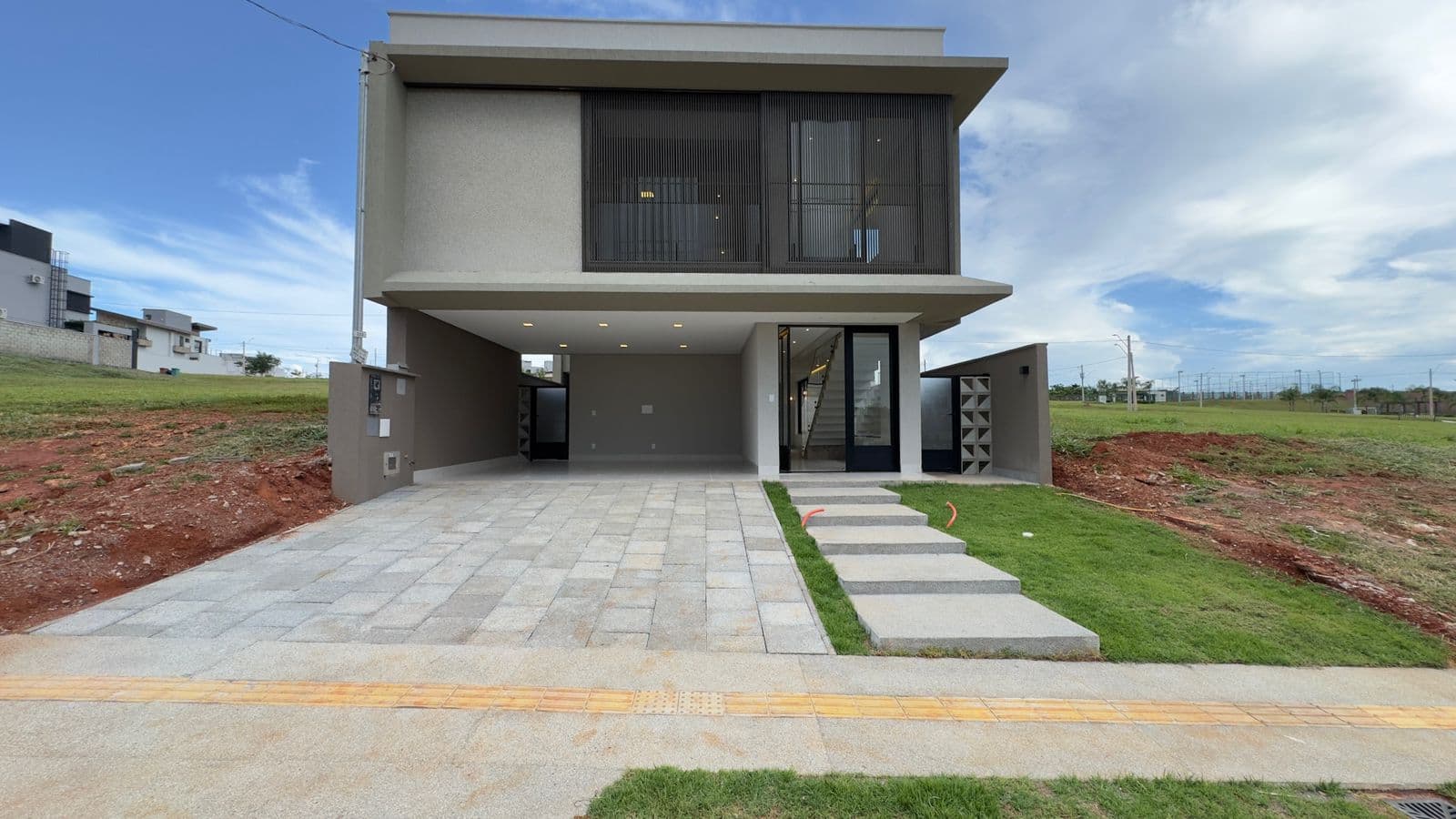 Sobrado de Alto Padrão 220m² – Jardins Parma - Condomínio Fechado na Região Metropolitana de Goiânia