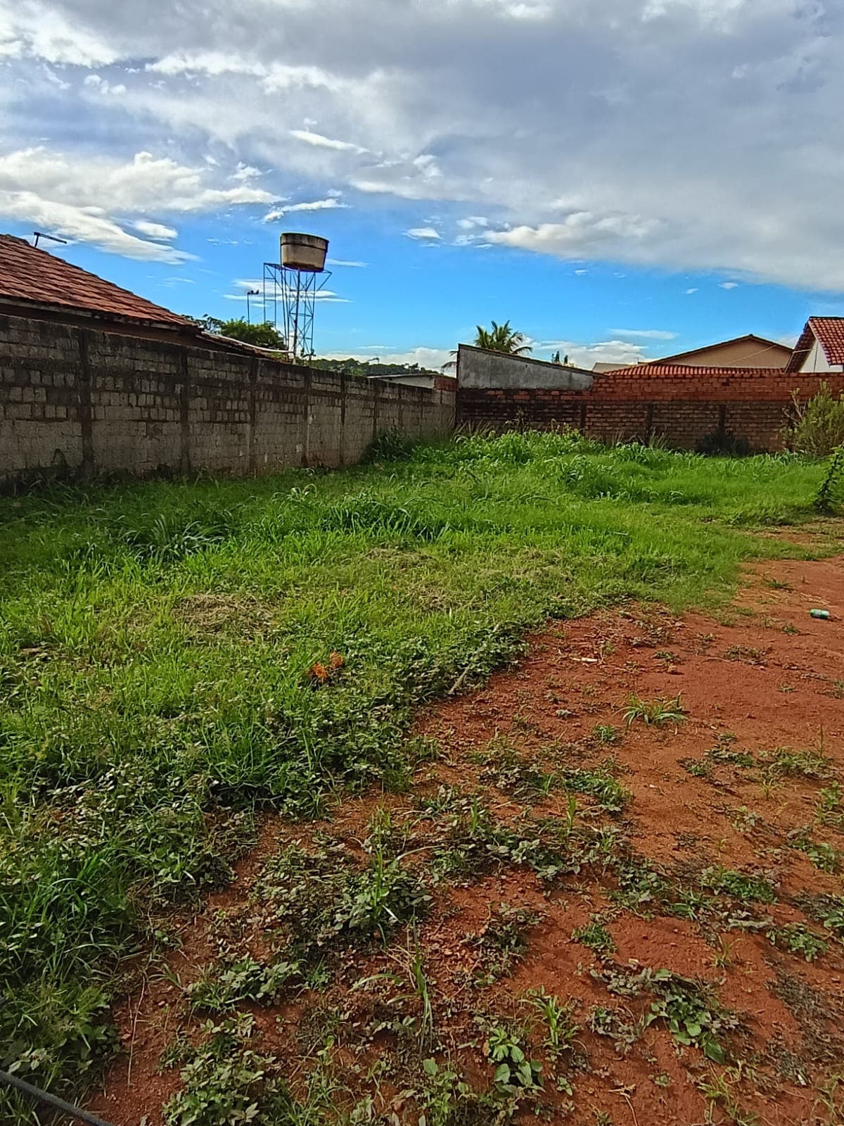 Lote comercial no Senador Canedo.