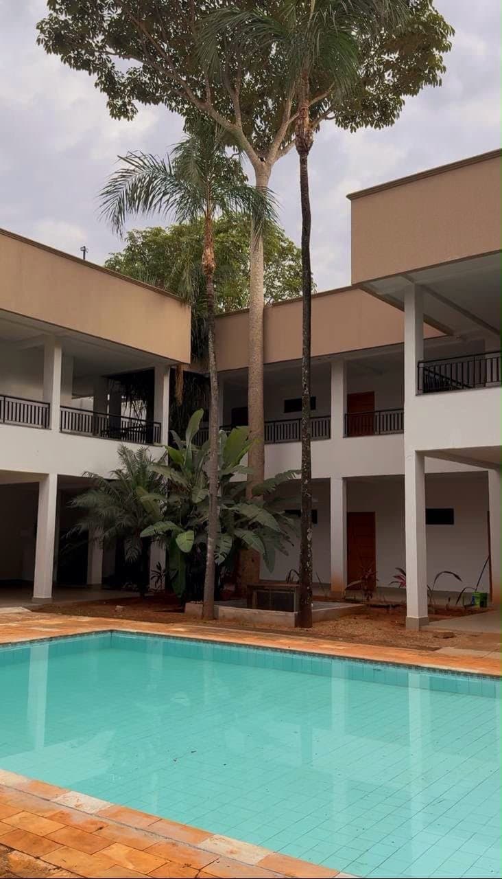 Vendo chácara de 4.500.00 metros com 11 suítes