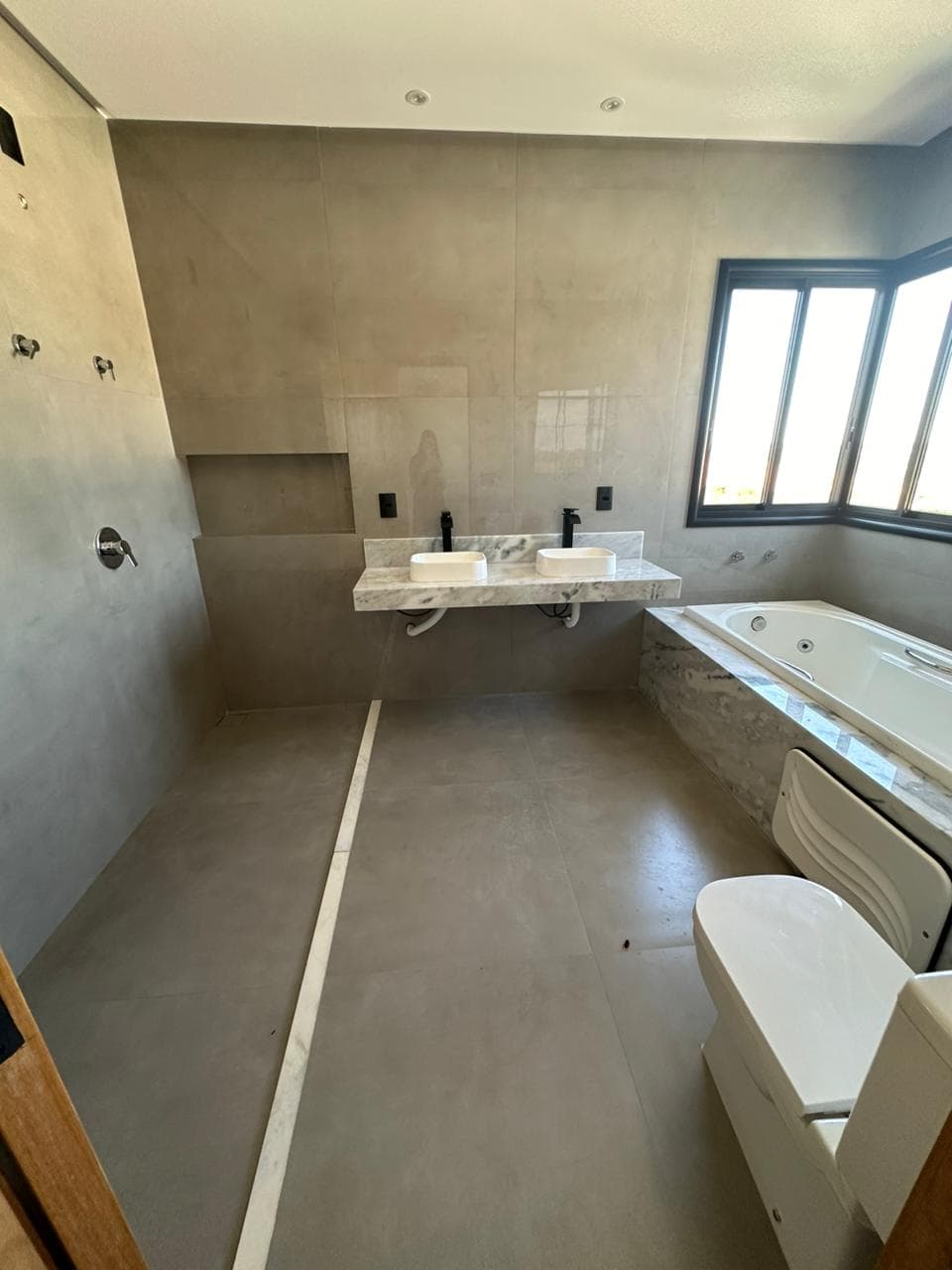 Sobrado Jardins Bolonha 4S José