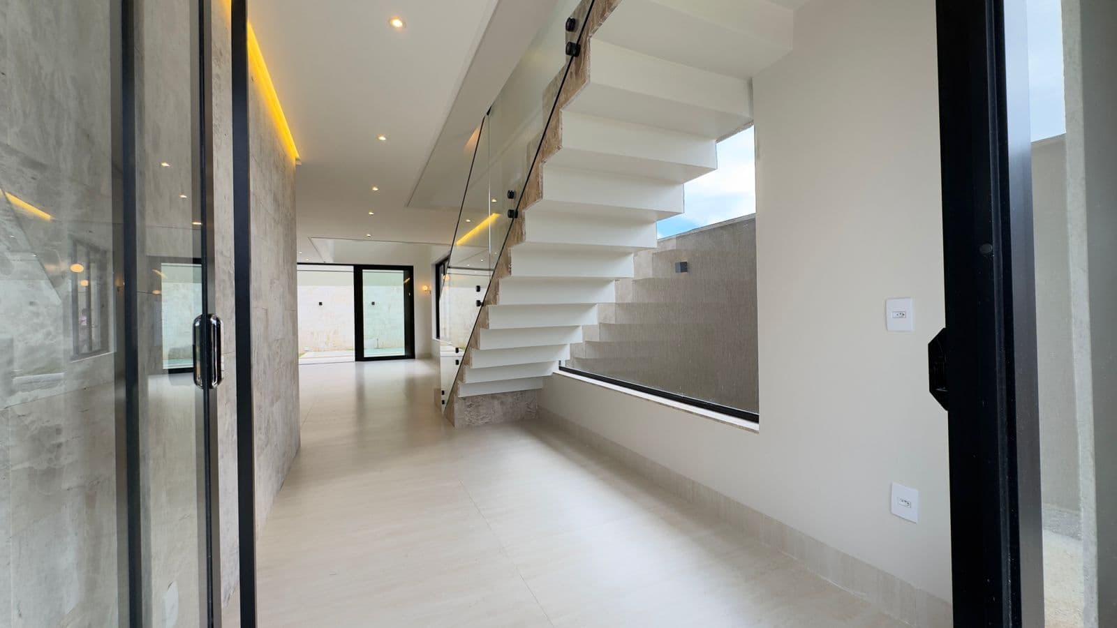 Sobrado de Alto Padrão 220m² – Jardins Parma - Condomínio Fechado na Região Metropolitana de Goiânia
