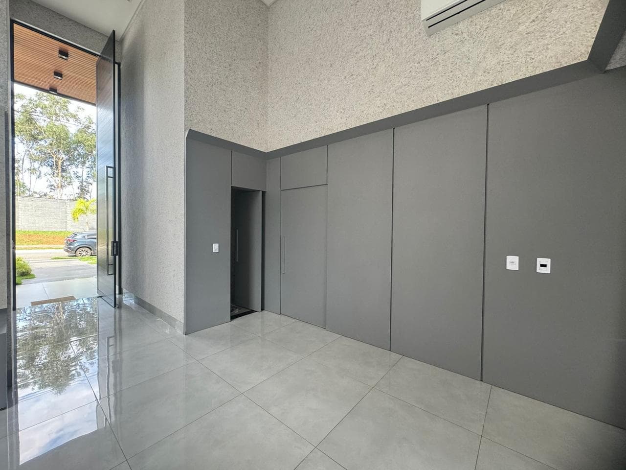 OPORTUNIDADE - CASA TÉRREA CONDOMÍNIO DO LAGO 3 Suítes