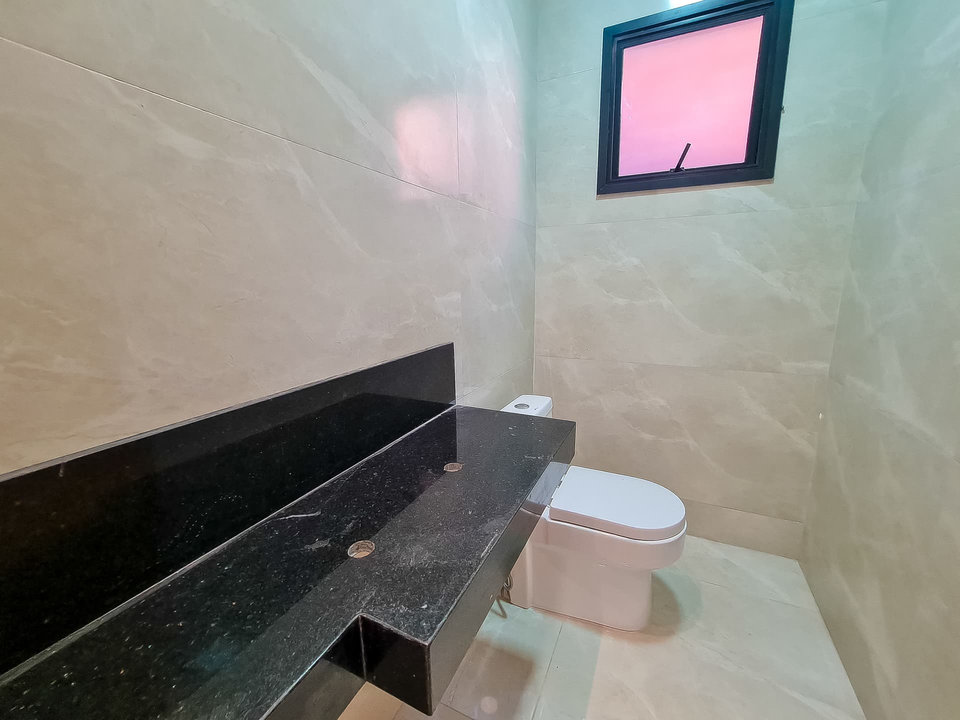 🏡 Sobrado Alto Padrão – Condomínio Jardins Capri