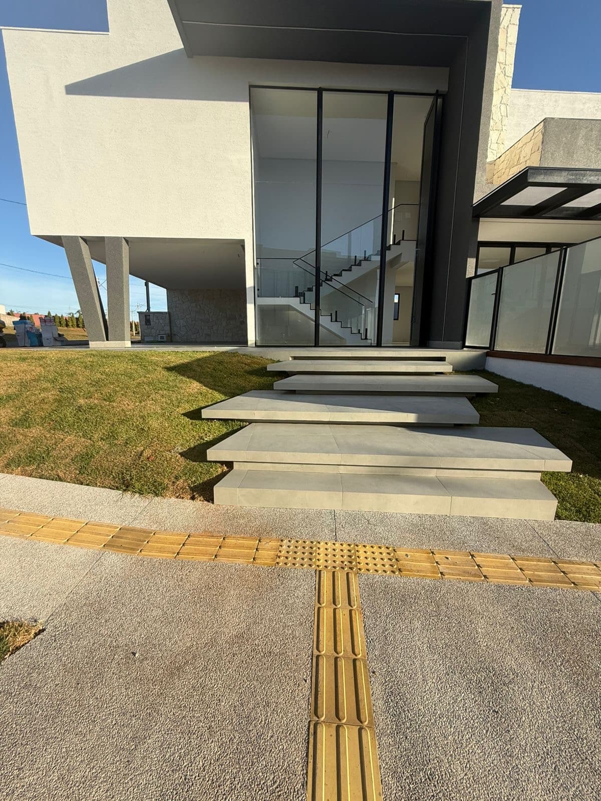 Sobrado Novo no Jardins Capri  3 suítes superior 371 metros de terreno 260 metros de área construída