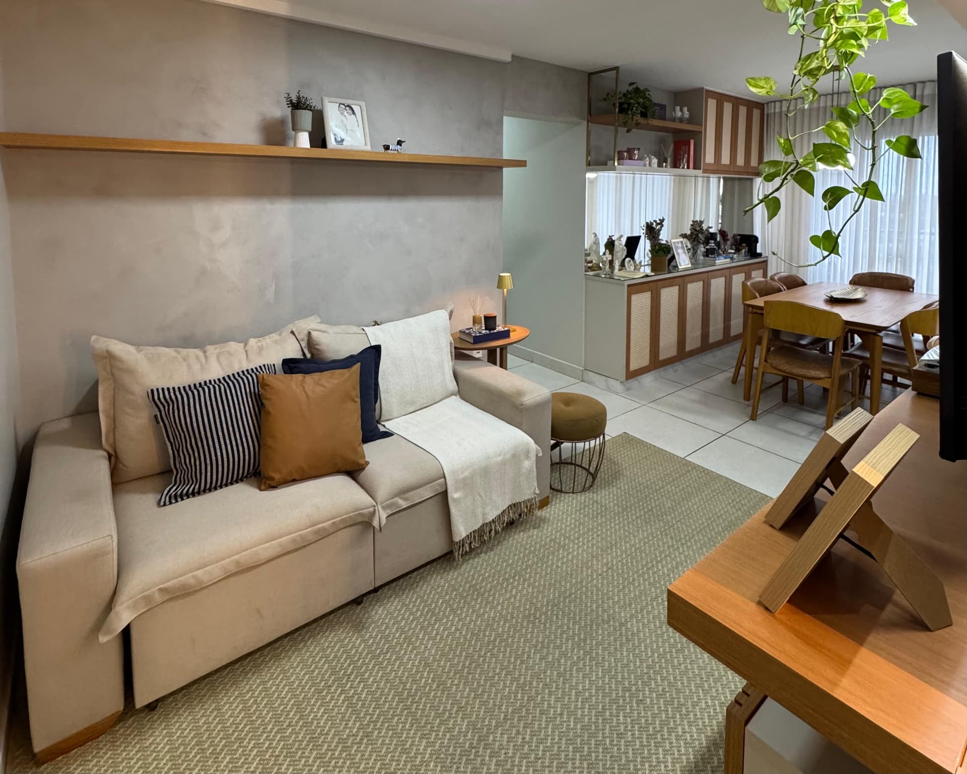 Apartamento moderno, com projeto de arquitetura e marcenaria planejada de alto padrão, em excelente estado de conservação, localizado no Parque Amazônia, uma das regiões que mais crescem e valorizam em Goiânia