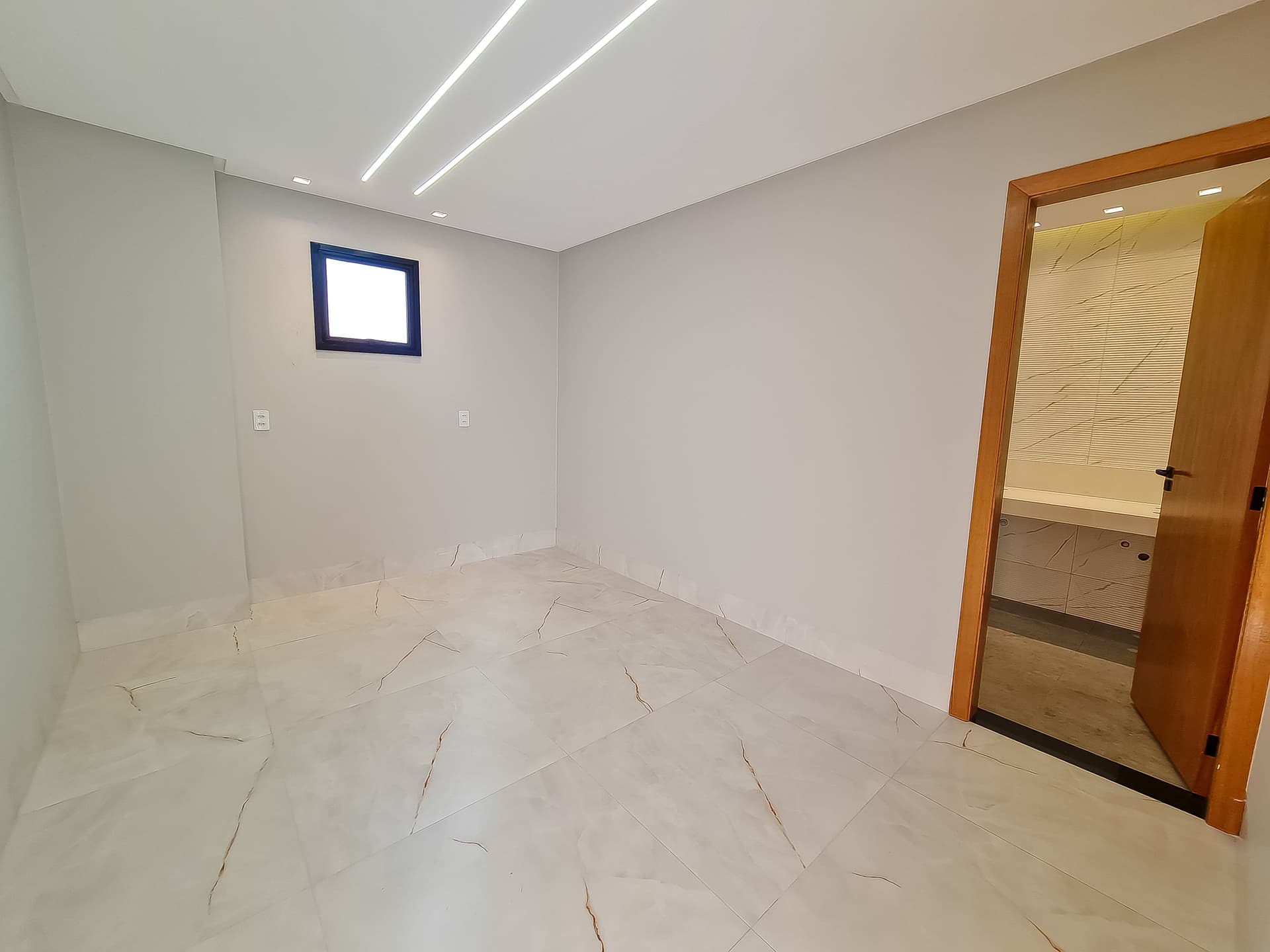 🏡 Sobrado de Alto Padrão no Condomínio Jardins Capri