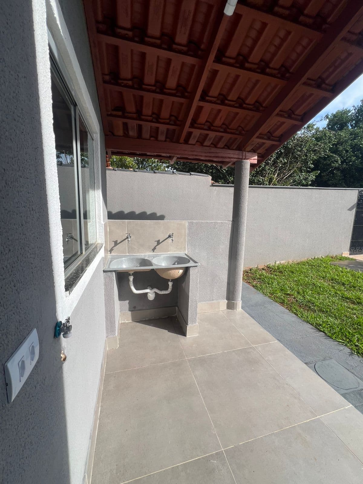 Casa sozinha no lote toda reformada  Jardim Imperial II - Trindade/GO