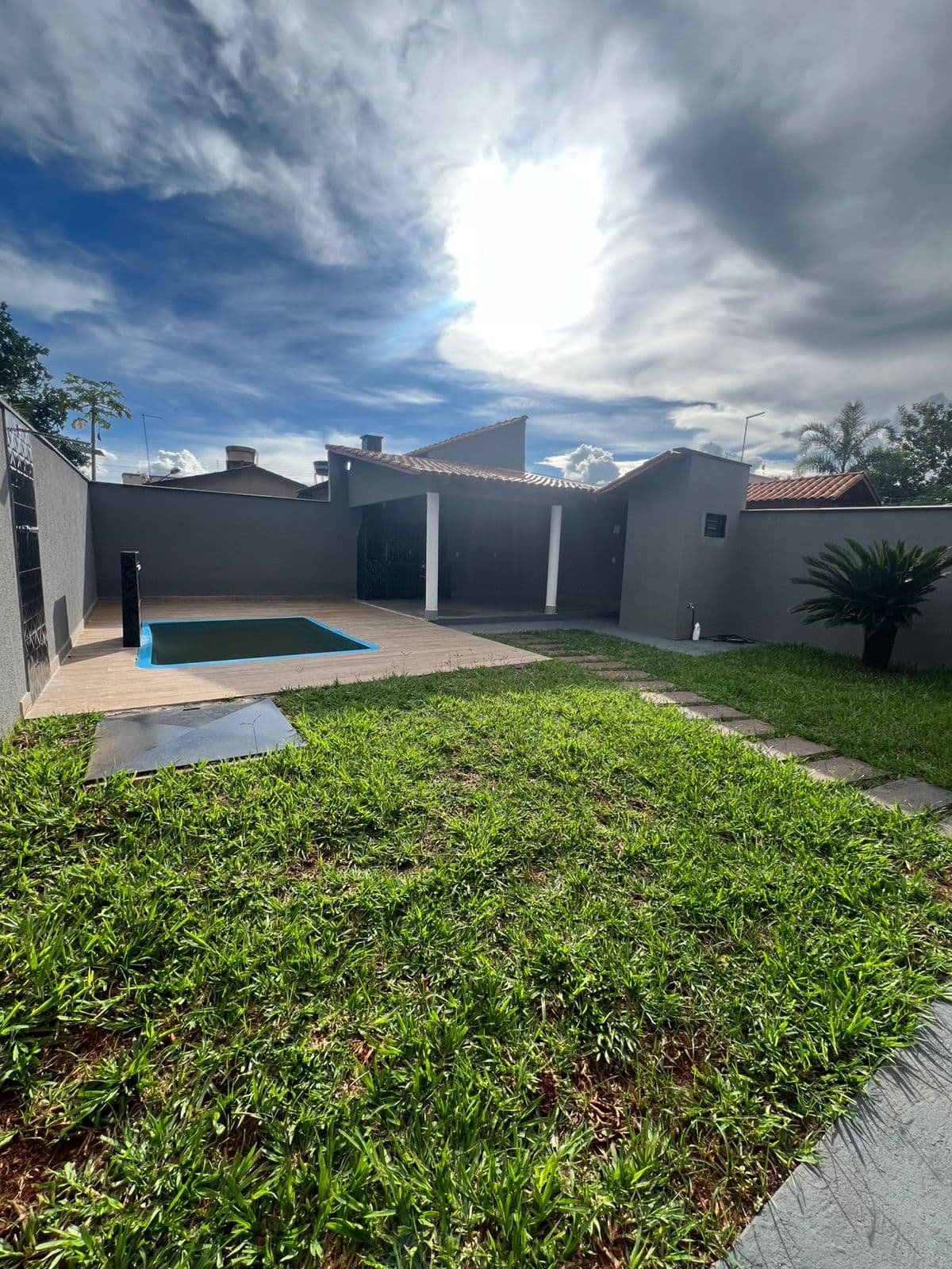 Casa sozinha no lote toda reformada  Jardim Imperial II - Trindade/GO
