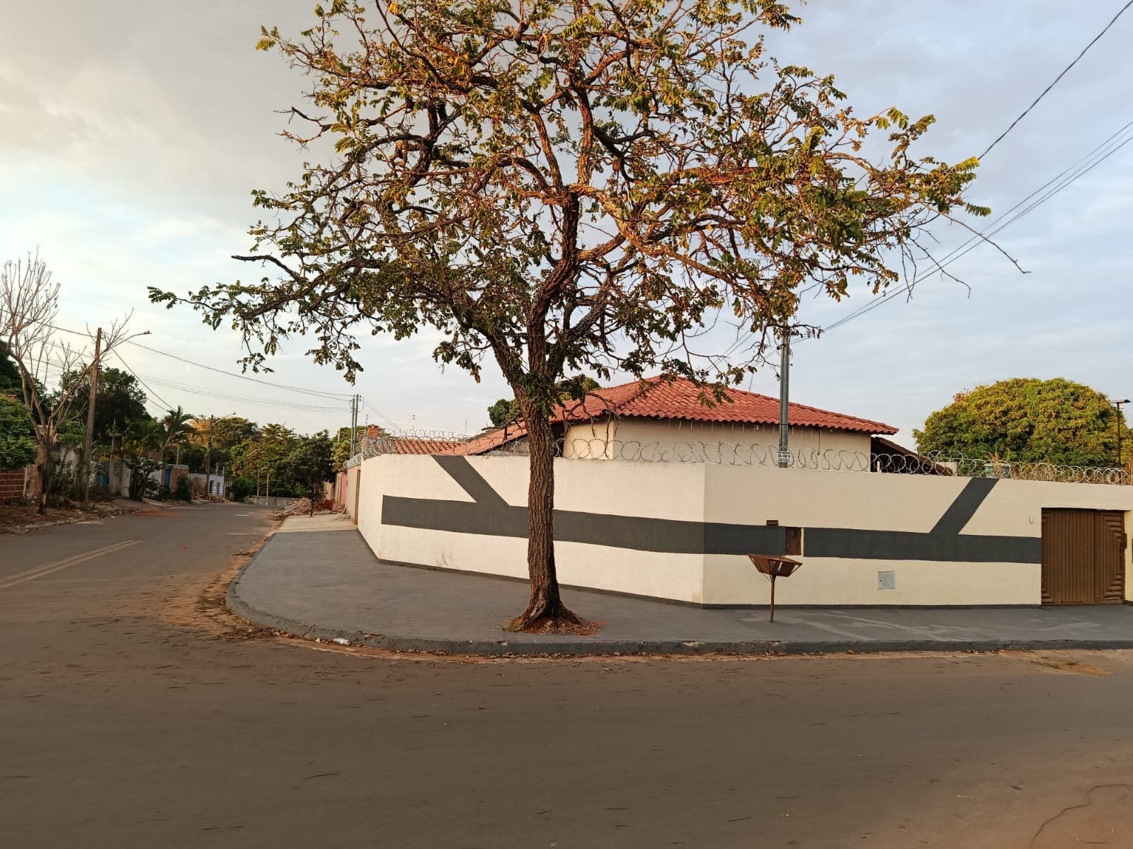 Casa no setor Aeroporto Sul 2 Em Aparecida de Goiânia Casa de 3/Quartos sendo 1/Suite